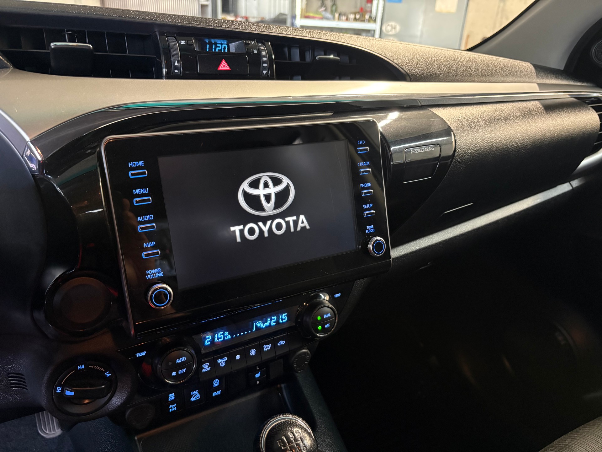 TOYOTA Hilux 2.8D-4D Style Double Cab 4x4 A-image-10