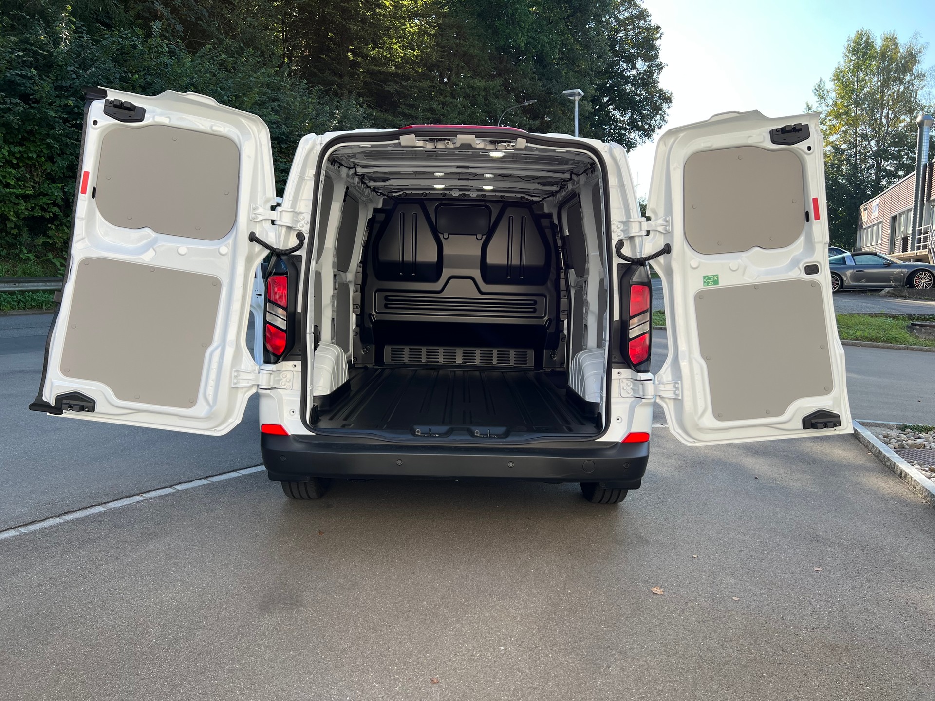 FORD Transit Custom Van 300 L1H1 Trend-image-5