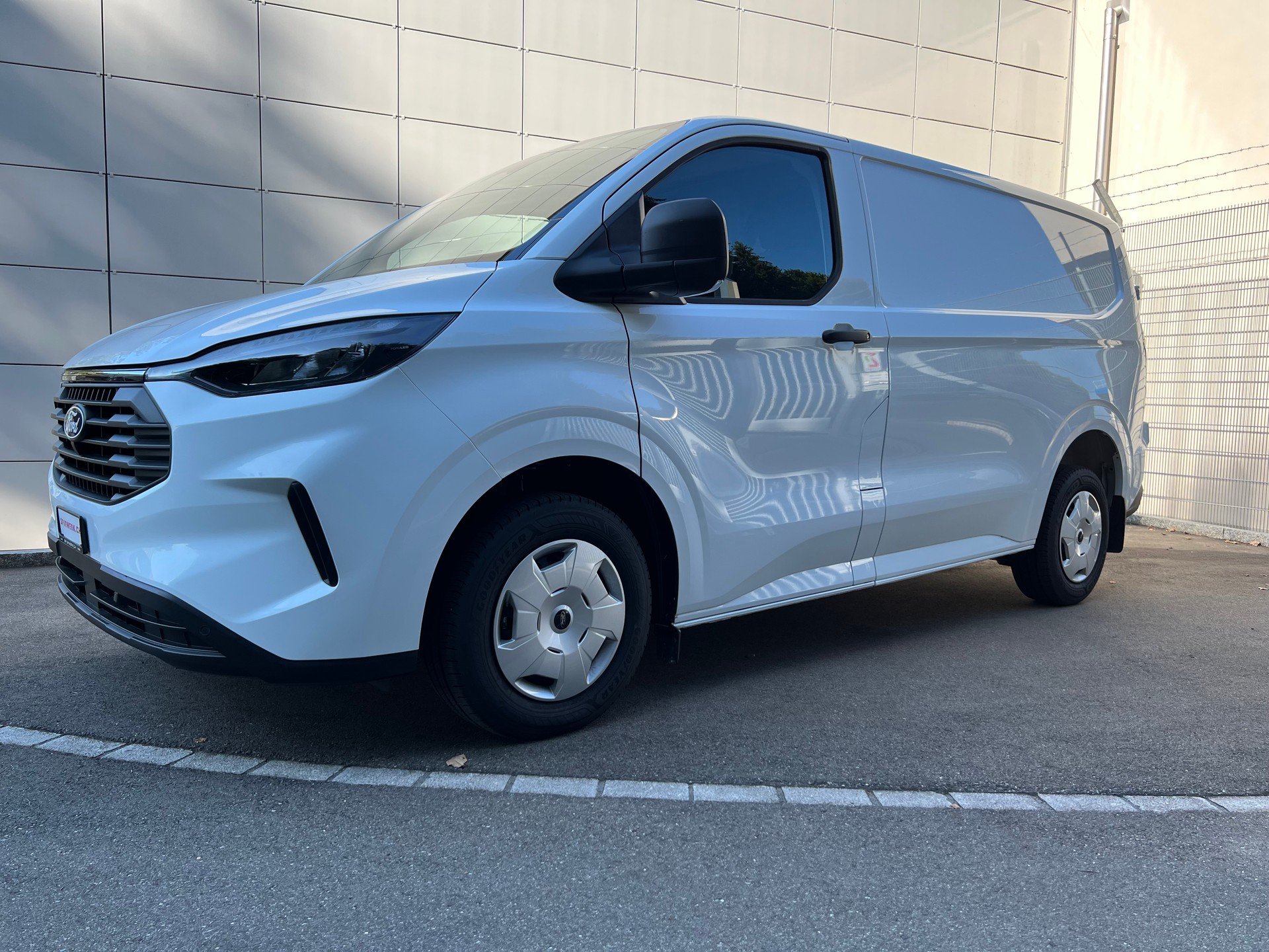 FORD Transit Custom Van 300 L1H1 Trend-showroom-element-1