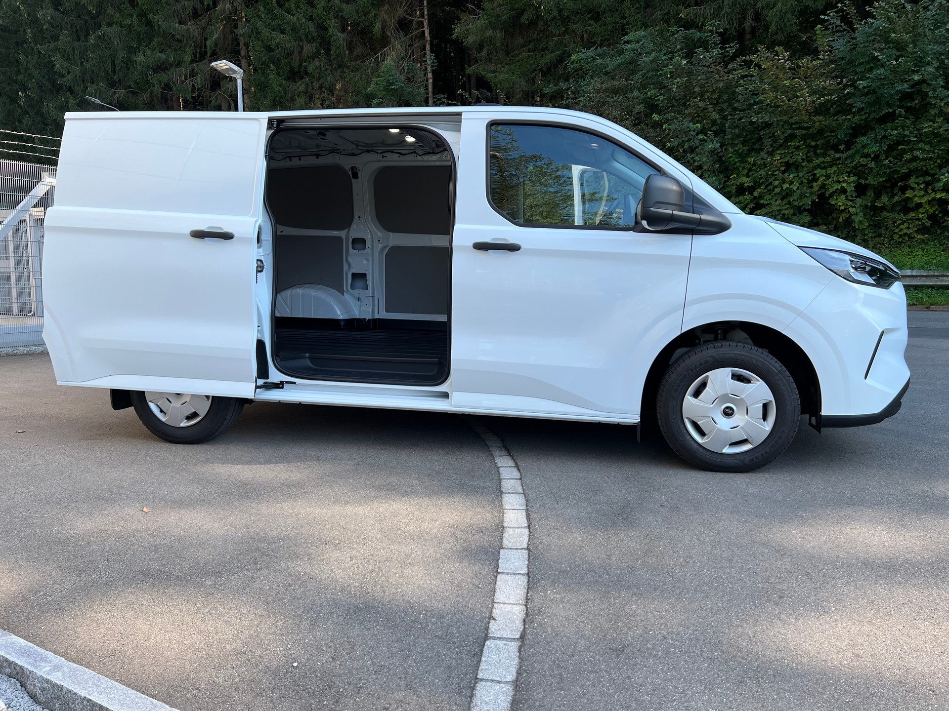 FORD Transit Custom Van 300 L1H1 Trend-image-7