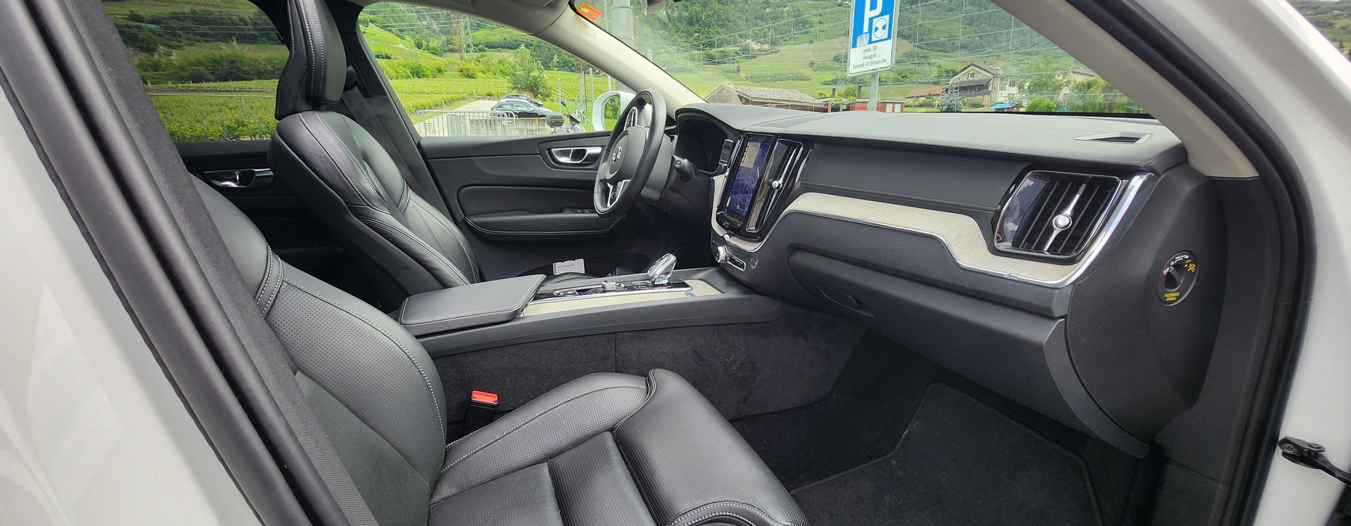 VOLVO XC60 T6 eAWD Inscription modèle 2022,rechargeable, crochet de remorque-image-12
