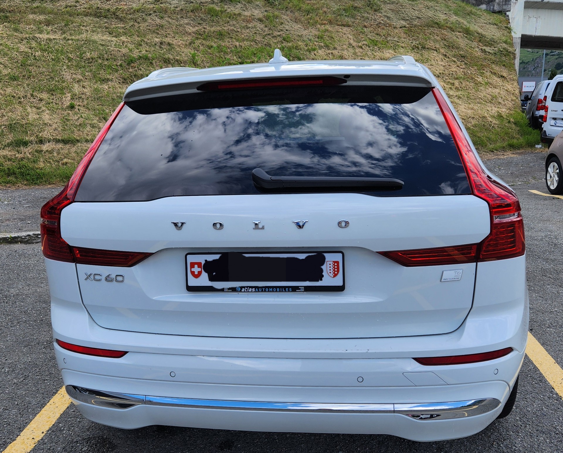 VOLVO XC60 T6 eAWD Inscription modèle 2022,rechargeable, crochet de remorque-image-1