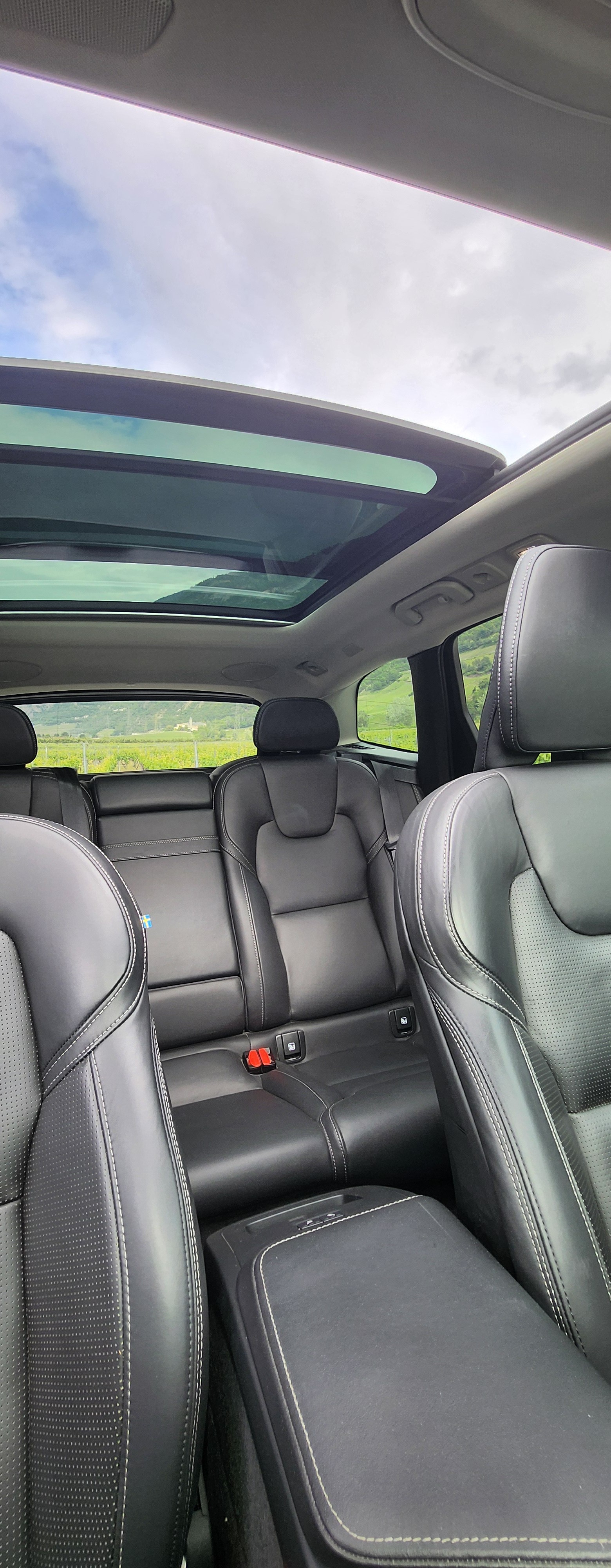 VOLVO XC60 T6 eAWD Inscription modèle 2022,rechargeable, crochet de remorque-image-5