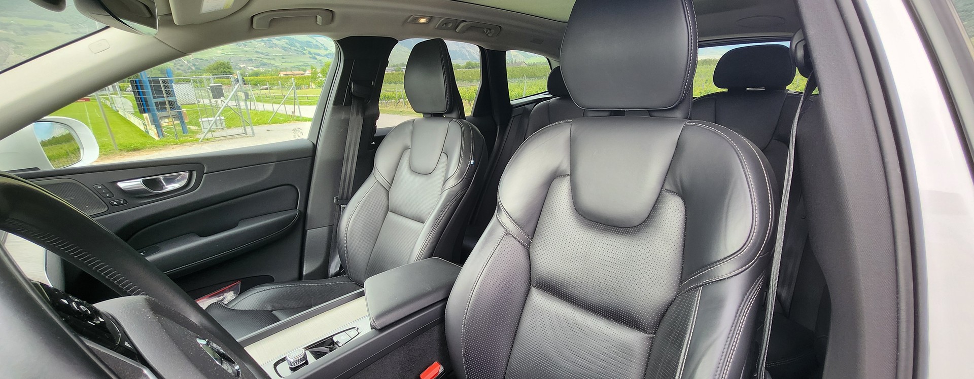 VOLVO XC60 T6 eAWD Inscription modèle 2022,rechargeable, crochet de remorque-image-20