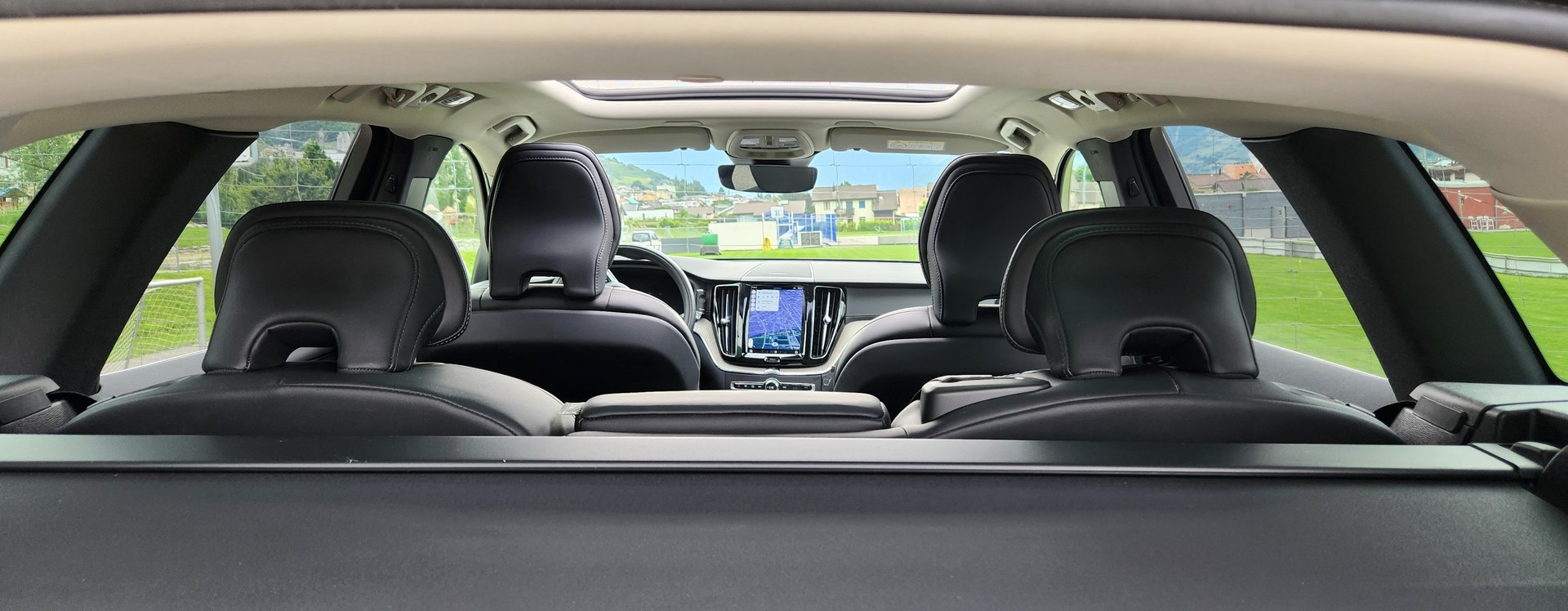 VOLVO XC60 T6 eAWD Inscription modèle 2022,rechargeable, crochet de remorque-image-14