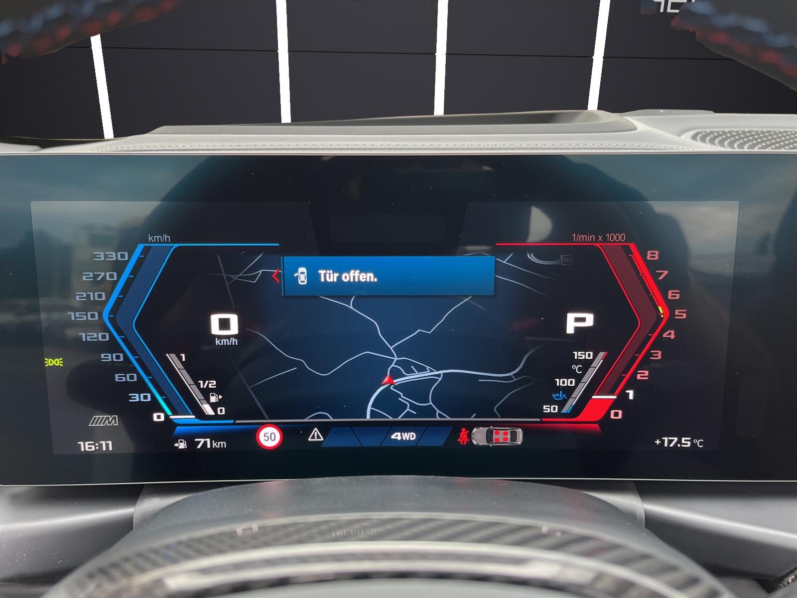 BMW M4 Competition xDrive Cabrio-image-10