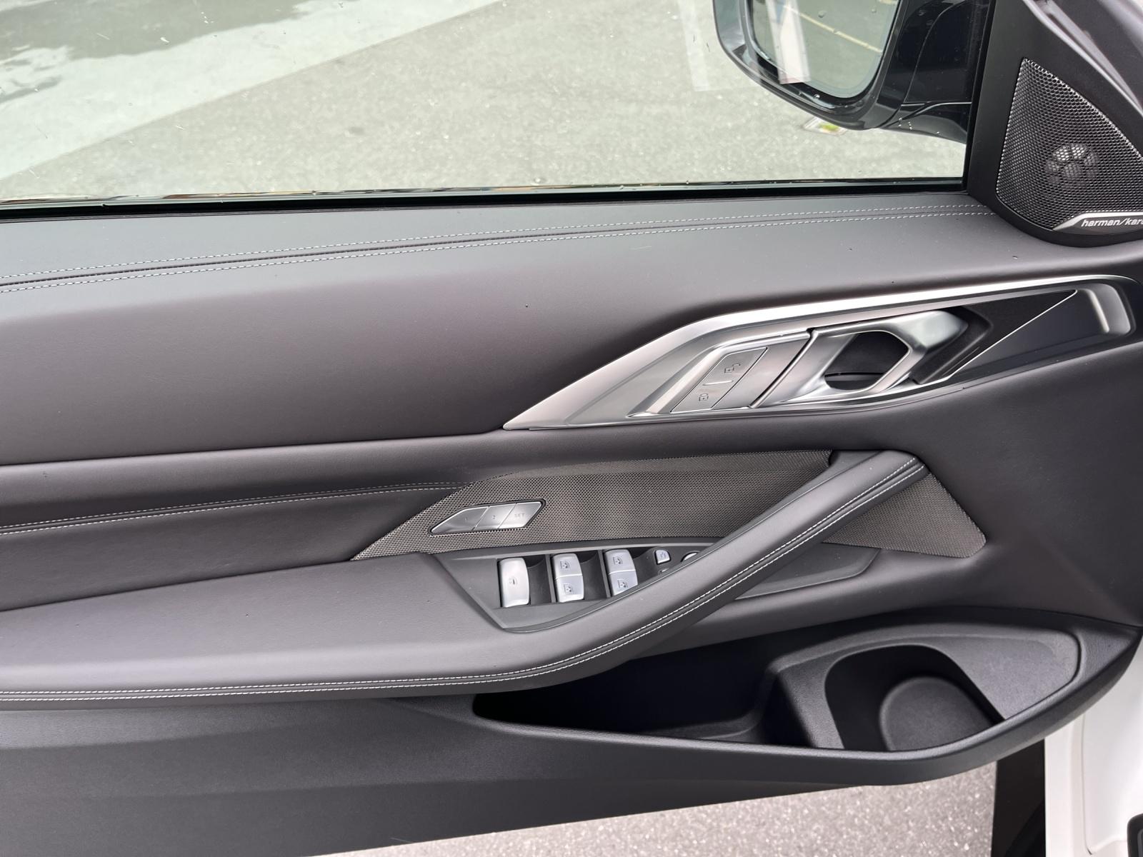 BMW M4 Competition xDrive Cabrio-image-7