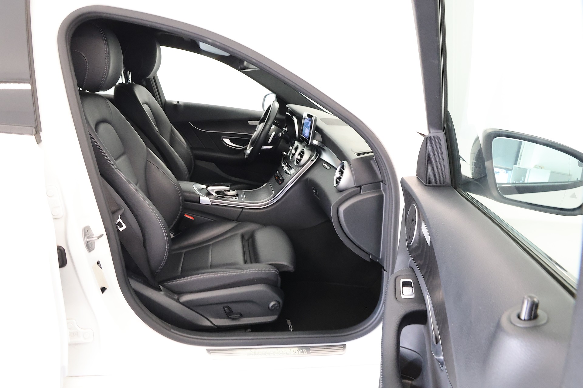 MERCEDES-BENZ C 250 BlueTEC AMG Line 4Matic 9G-Tronic-image-12
