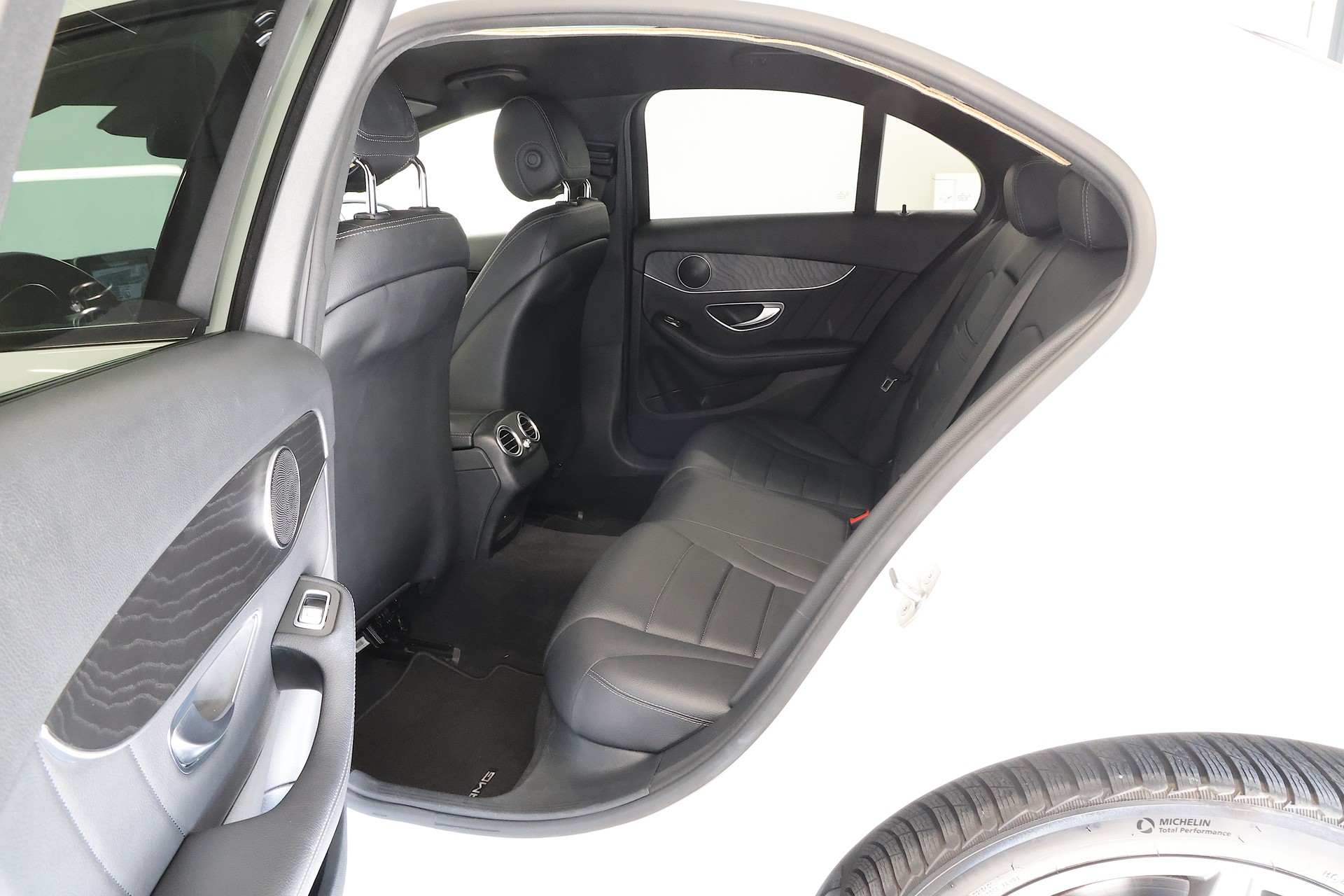 MERCEDES-BENZ C 250 BlueTEC AMG Line 4Matic 9G-Tronic-image-15