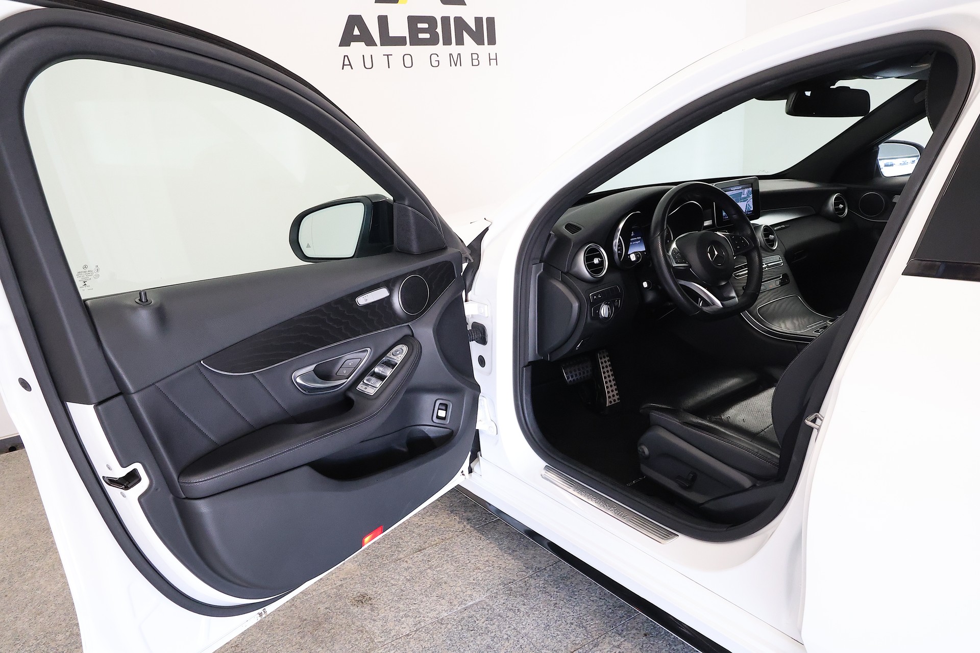 MERCEDES-BENZ C 250 BlueTEC AMG Line 4Matic 9G-Tronic-image-4