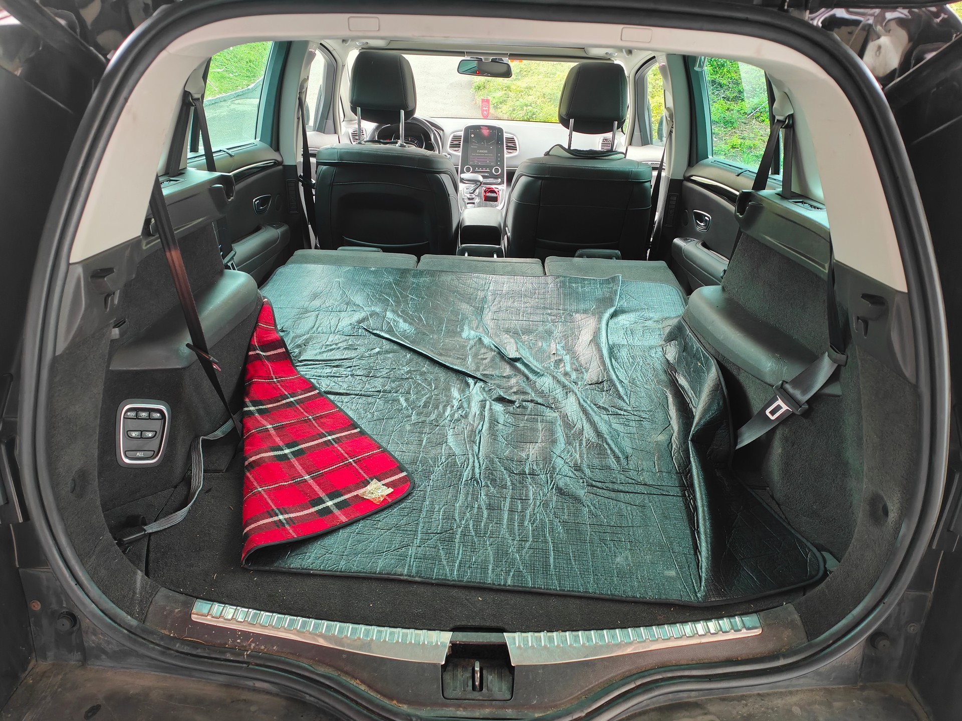 RENAULT Espace 1.6 dCi Intens EDC-image-9