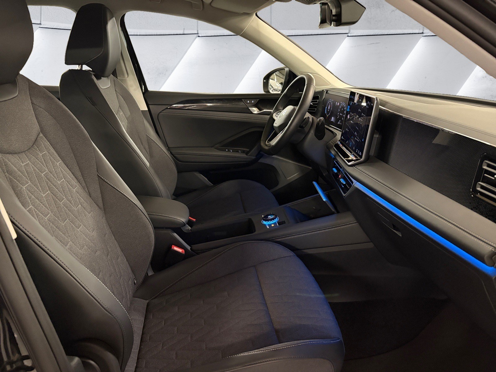 VW Tiguan 2.0 TDI Life DSG/Garantie 5 ans ou 100'000 kms /caméra de recul / Attelage / Pack Hiver Premium / 8 roues-image-13