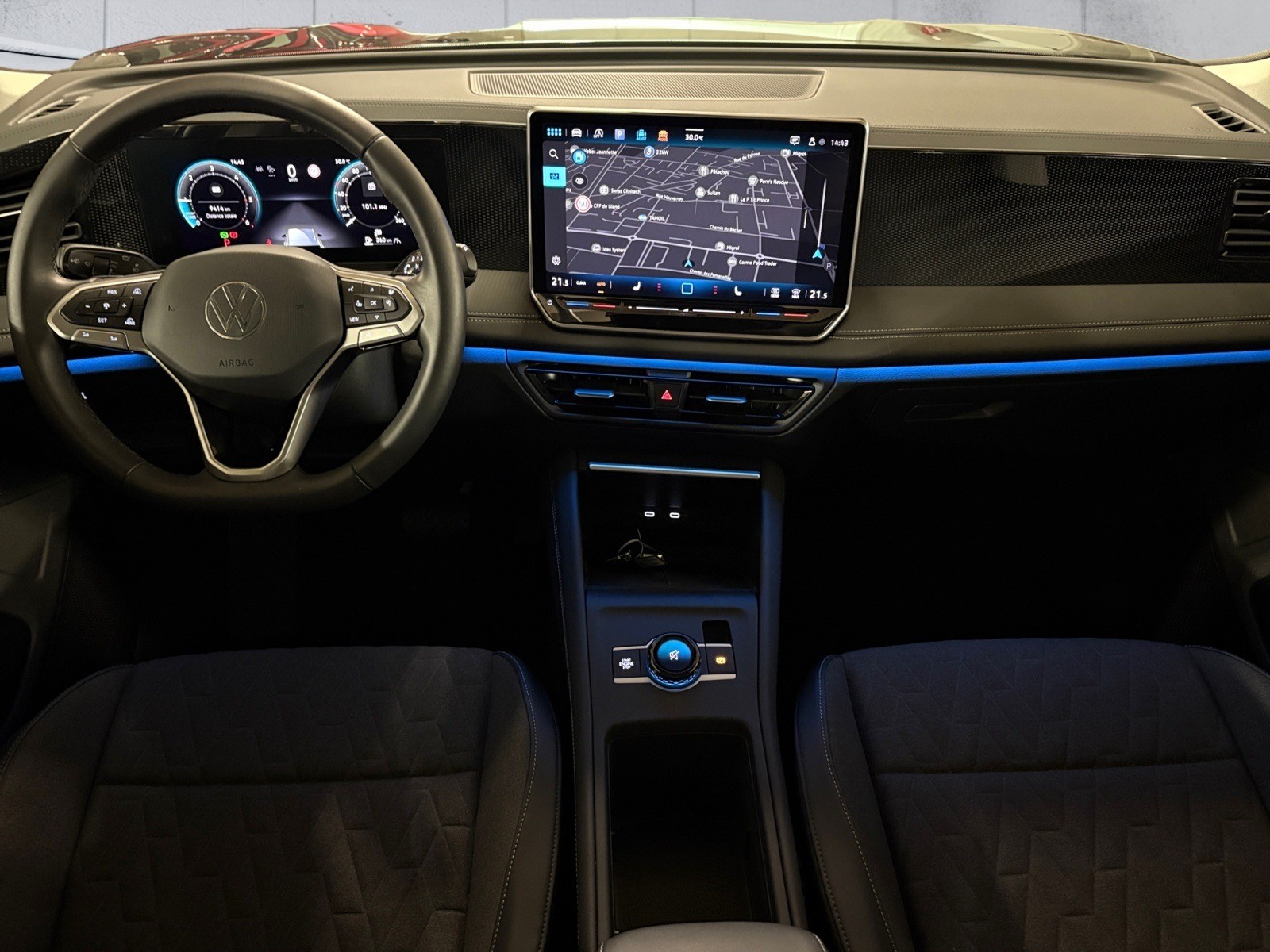 VW Tiguan 2.0 TDI Life DSG/Garantie 5 ans ou 100'000 kms /caméra de recul / Attelage / Pack Hiver Premium / 8 roues-image-10