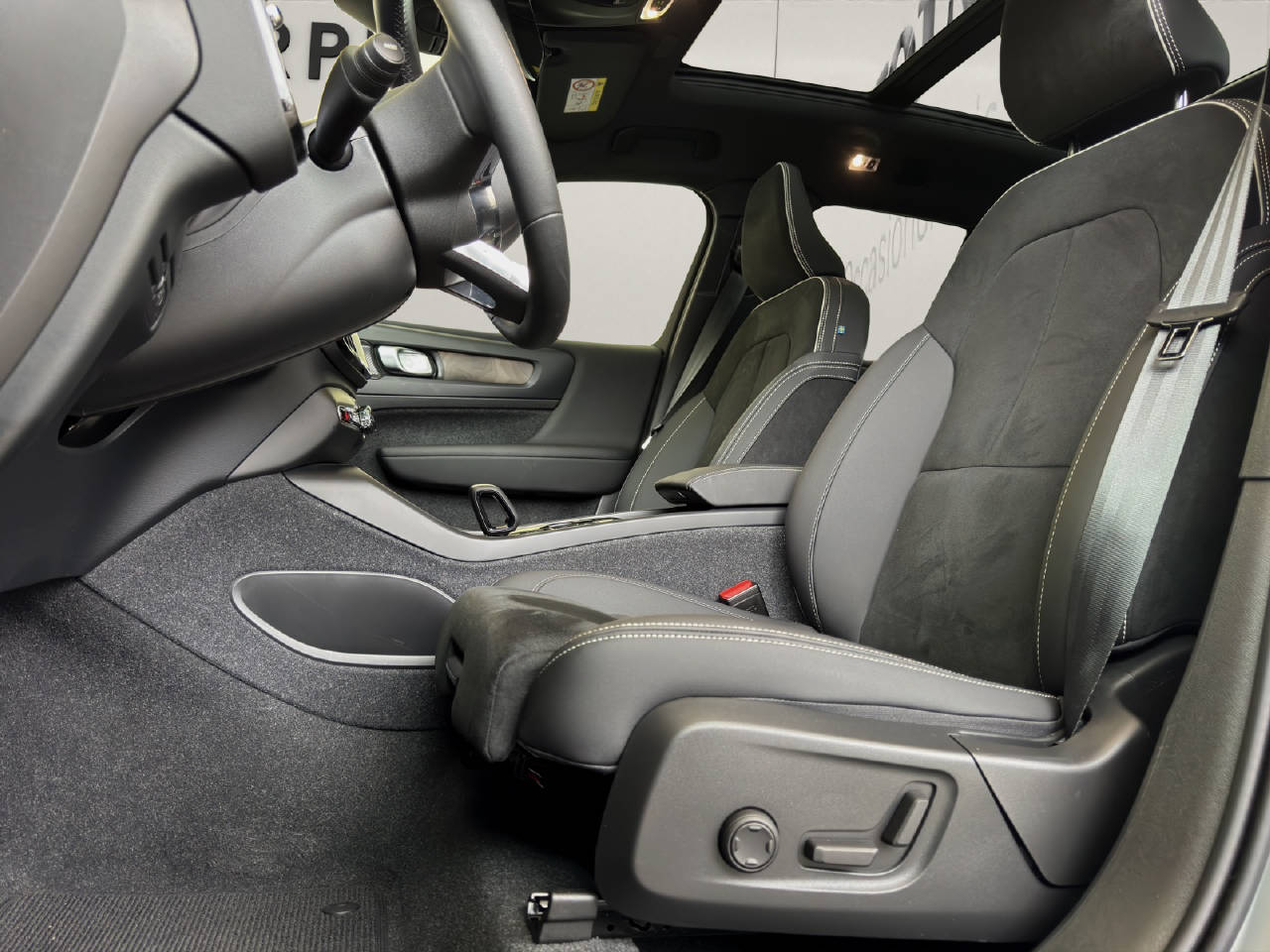 VOLVO XC40 1.5 T5 PiH Ultimate Dark-image-12