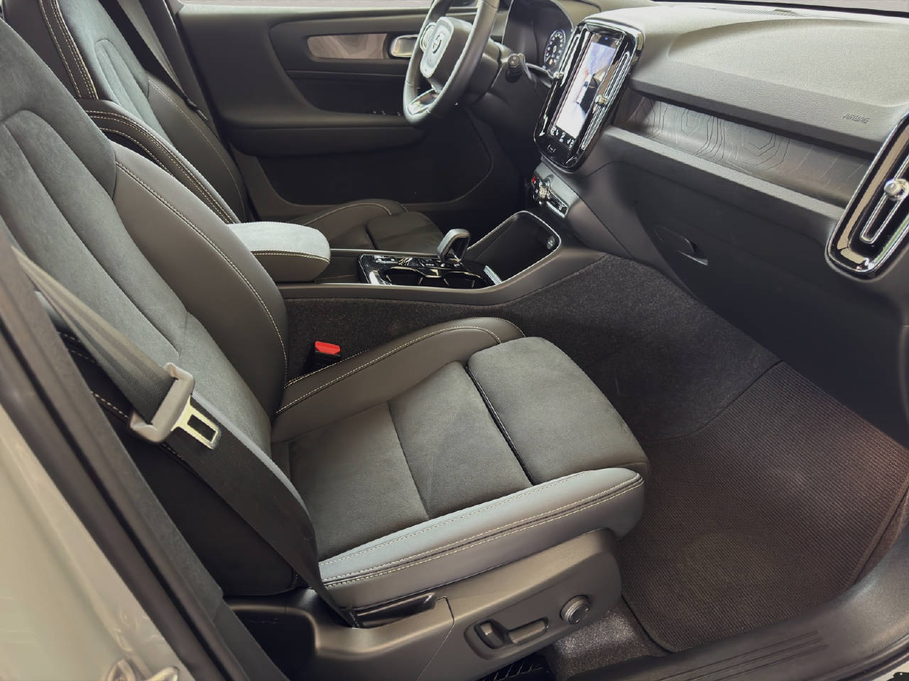 VOLVO XC40 1.5 T5 PiH Ultimate Dark-image-11