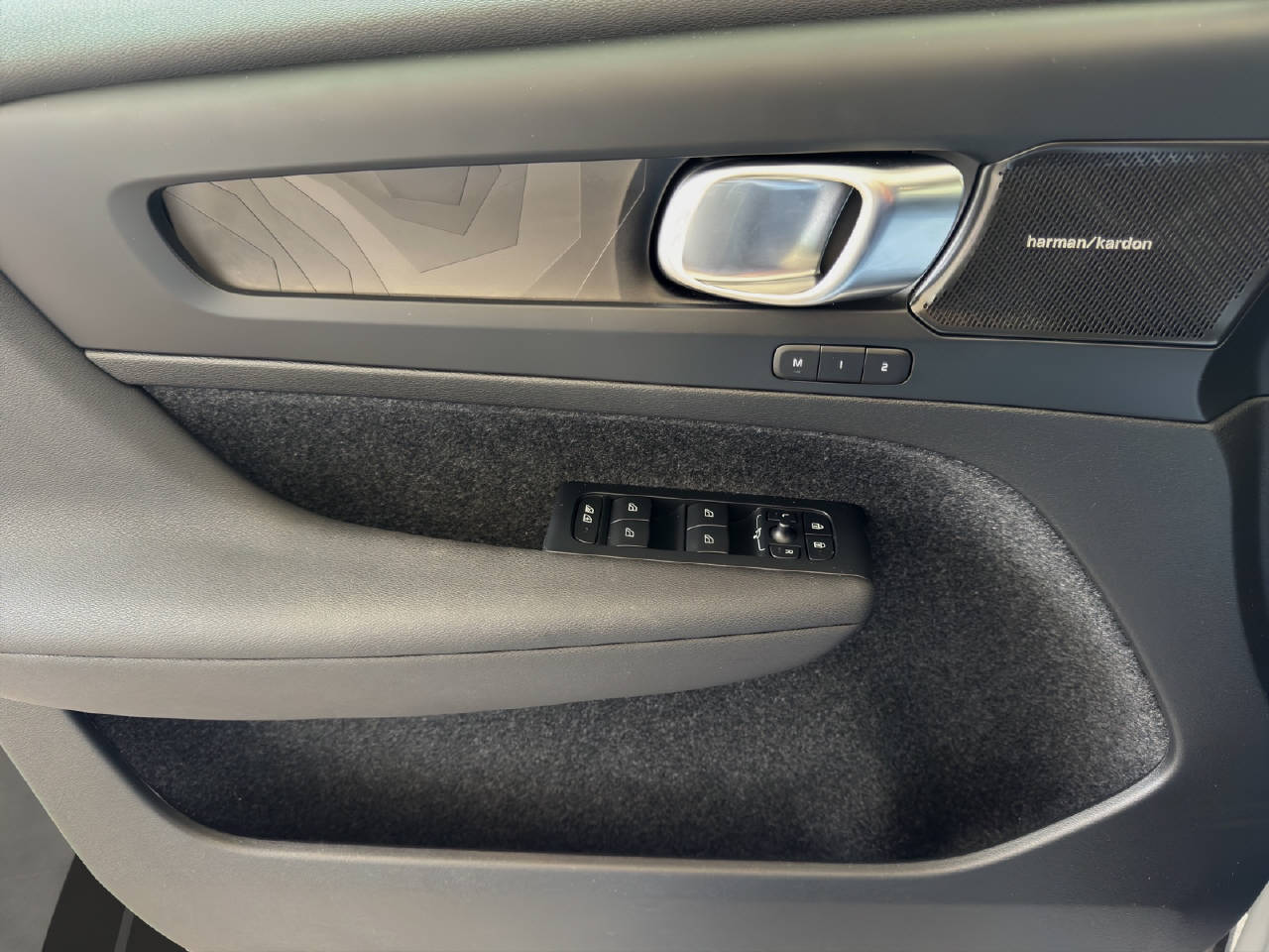 VOLVO XC40 1.5 T5 PiH Ultimate Dark-image-17