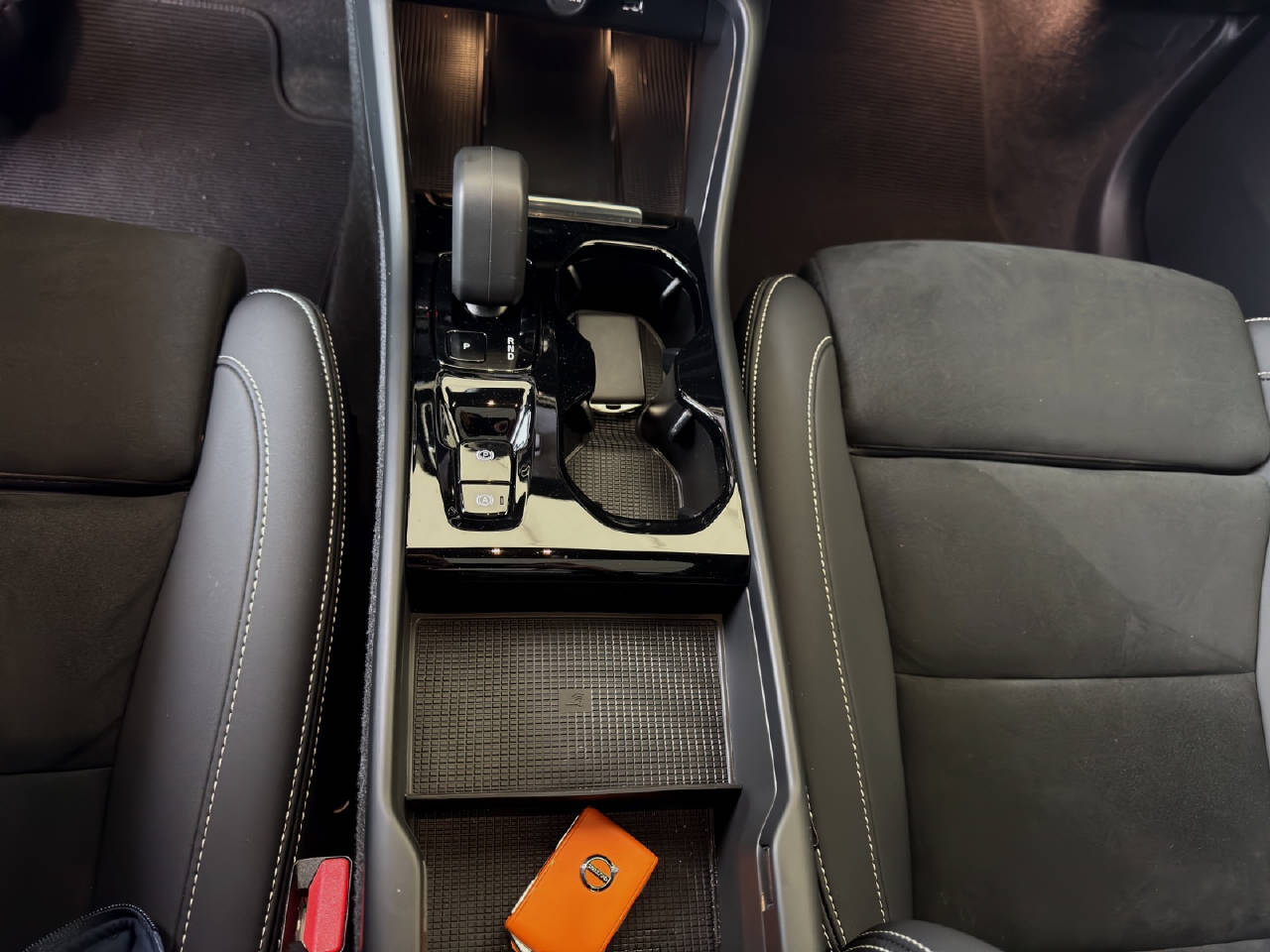 VOLVO XC40 1.5 T5 PiH Ultimate Dark-image-16