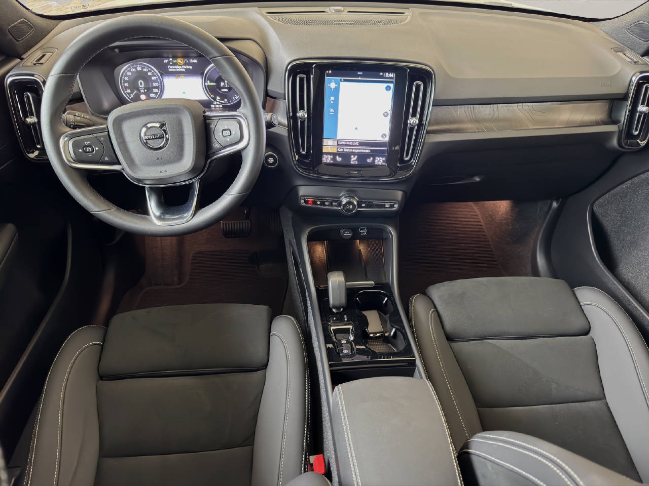 VOLVO XC40 1.5 T5 PiH Ultimate Dark-image-10