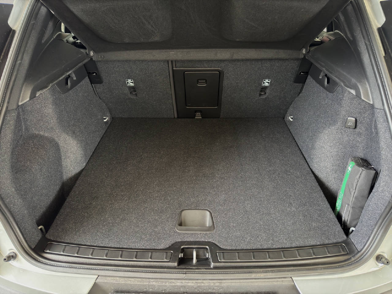 VOLVO XC40 1.5 T5 PiH Ultimate Dark-image-19