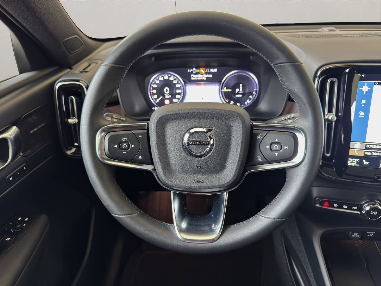 VOLVO XC40 1.5 T5 PiH Ultimate Dark-image-13