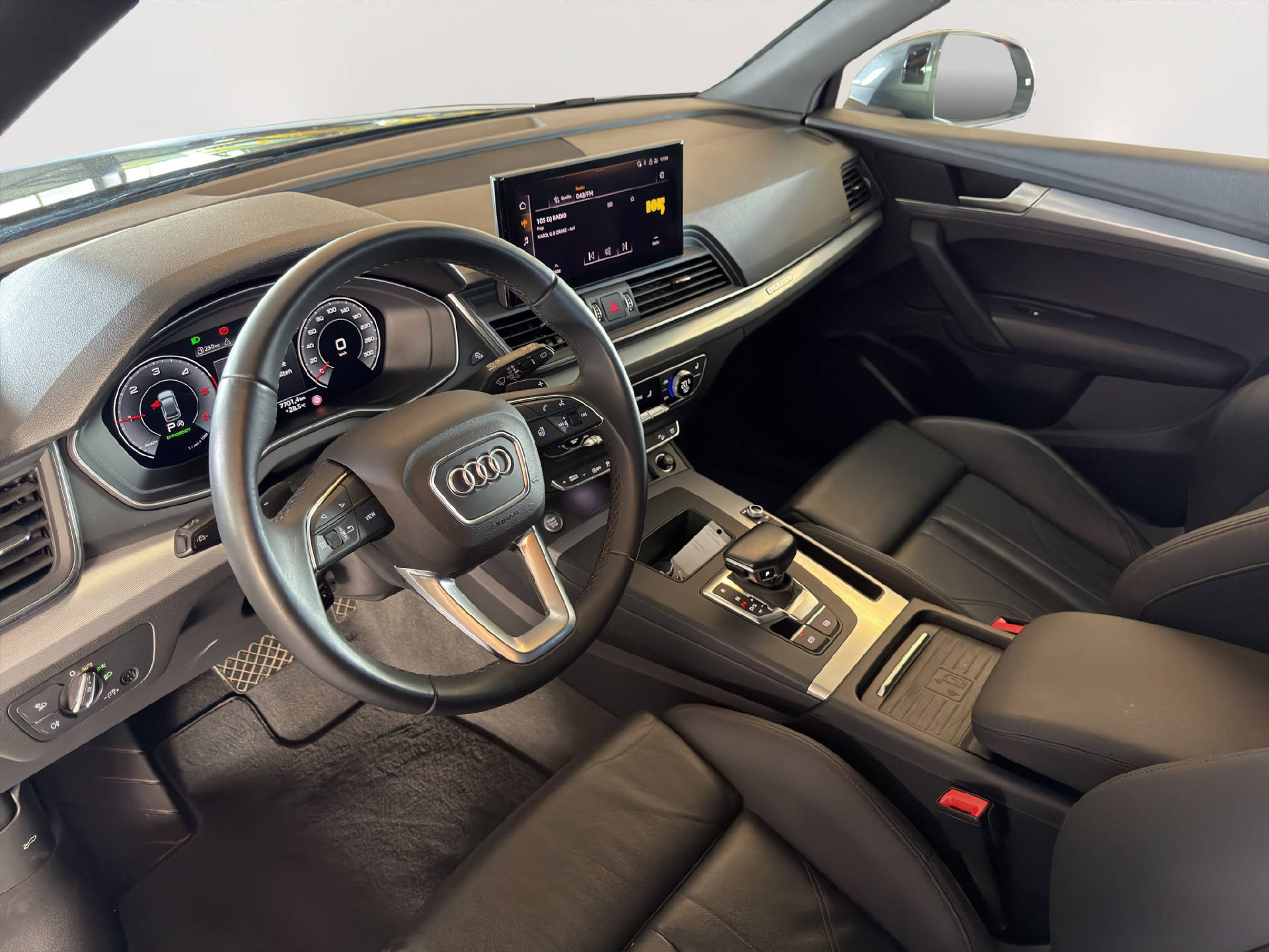 AUDI Q5 2.0 40 TDI S Line quattro S-Tronic-image-11