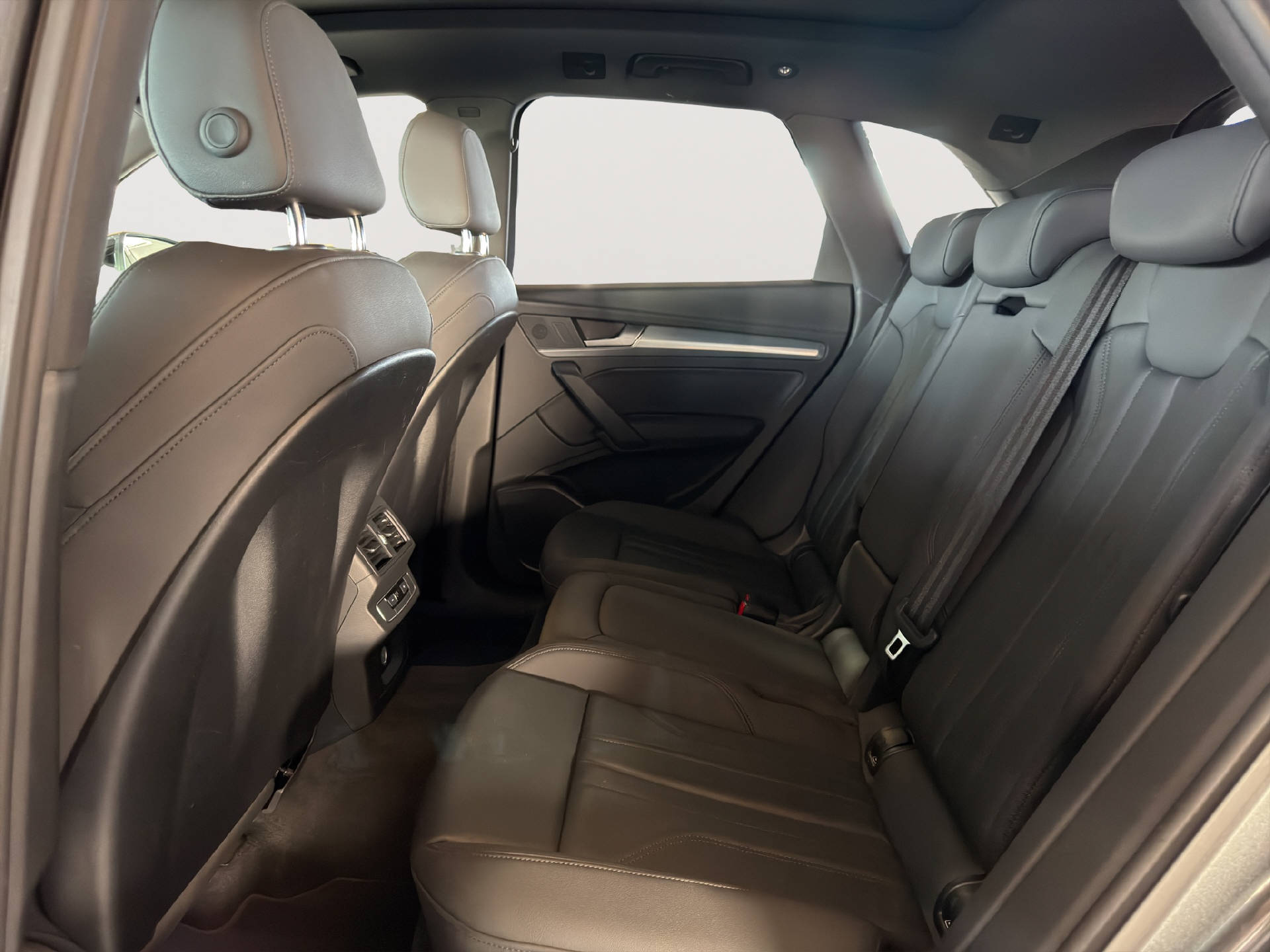 AUDI Q5 2.0 40 TDI S Line quattro S-Tronic-image-17