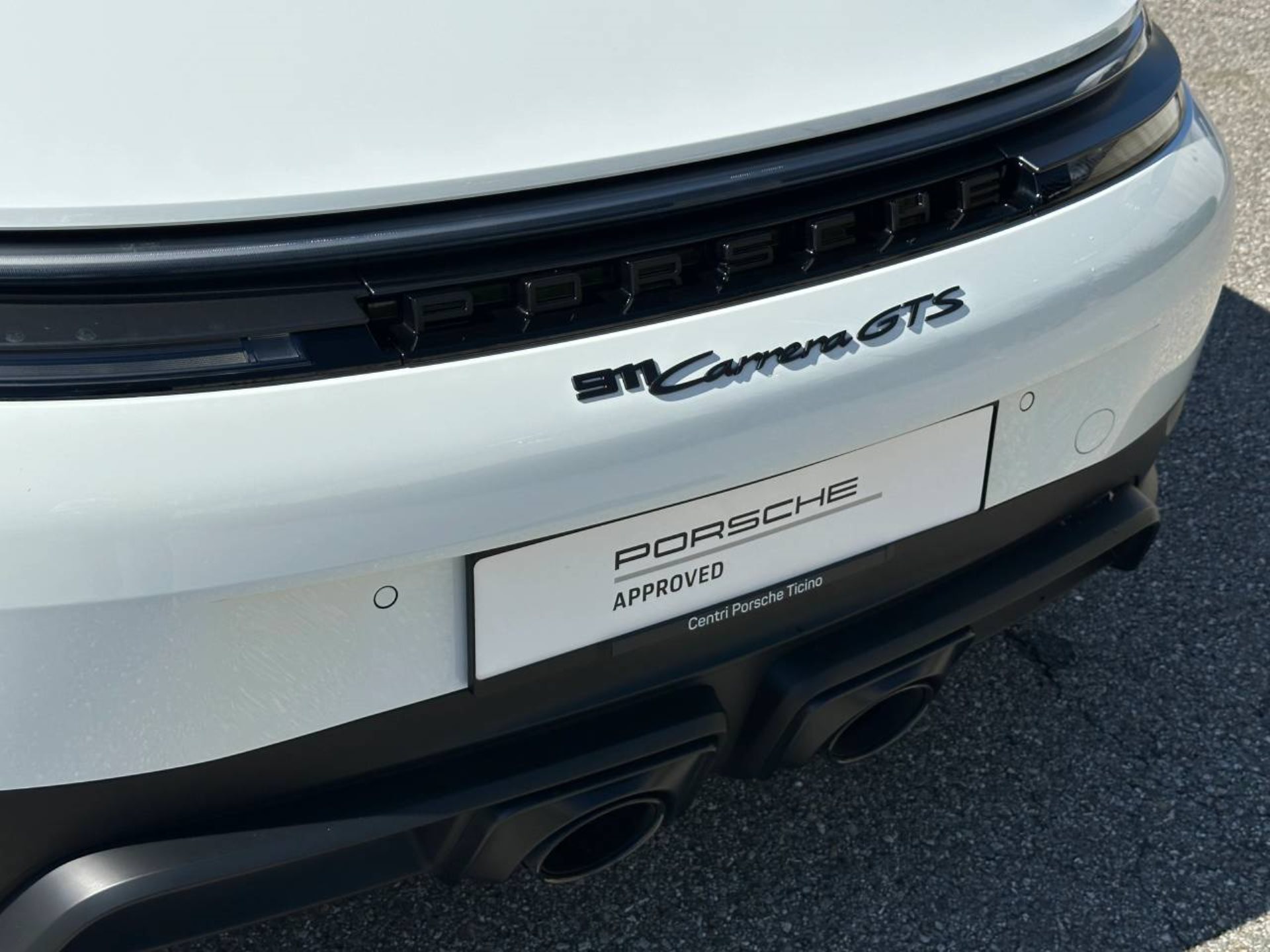 PORSCHE 911 Carrera GTS-image-30
