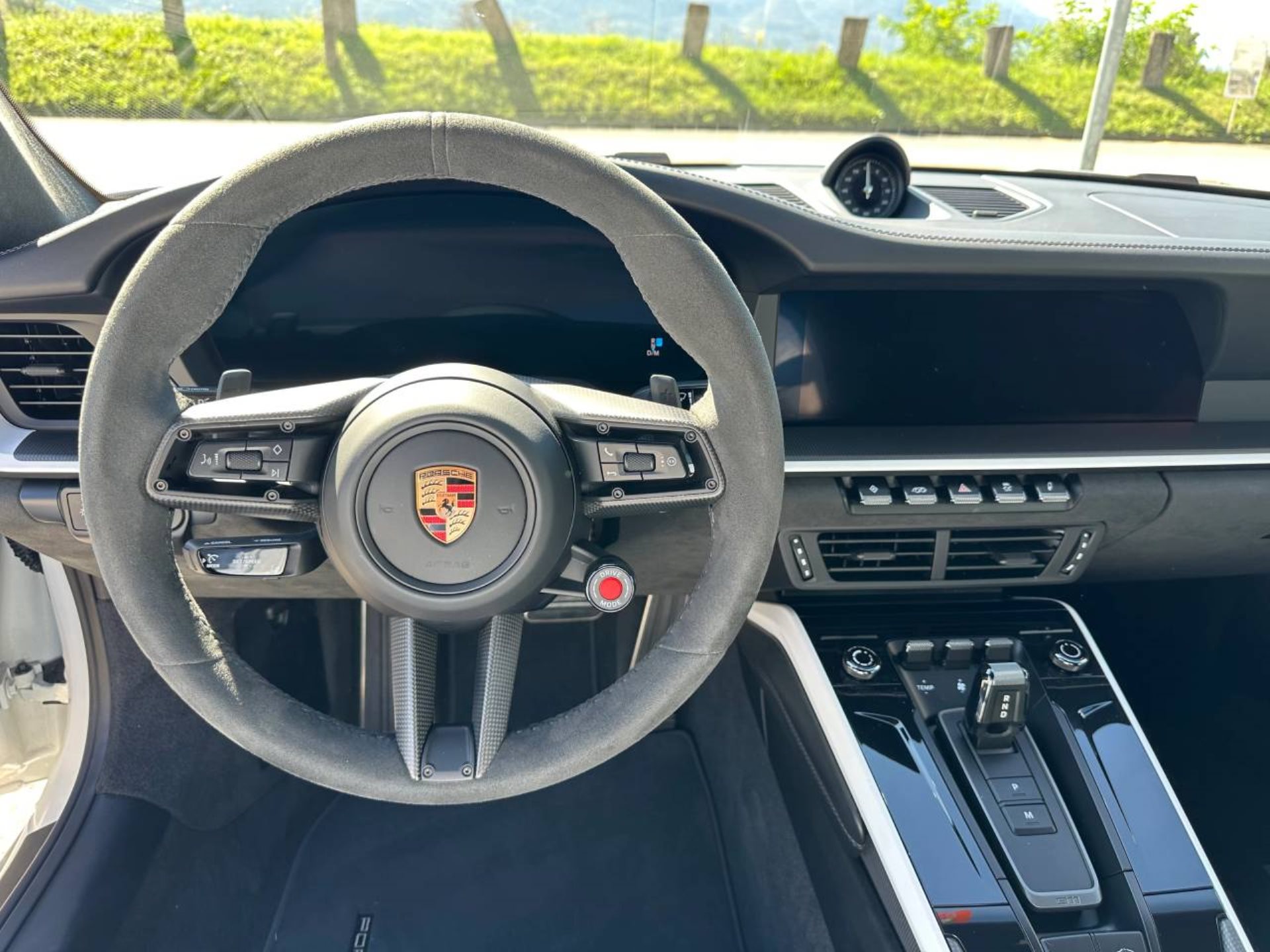 PORSCHE 911 Carrera GTS-image-12