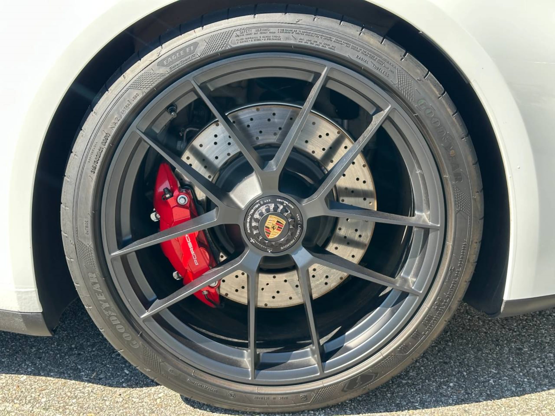 PORSCHE 911 Carrera GTS-image-11