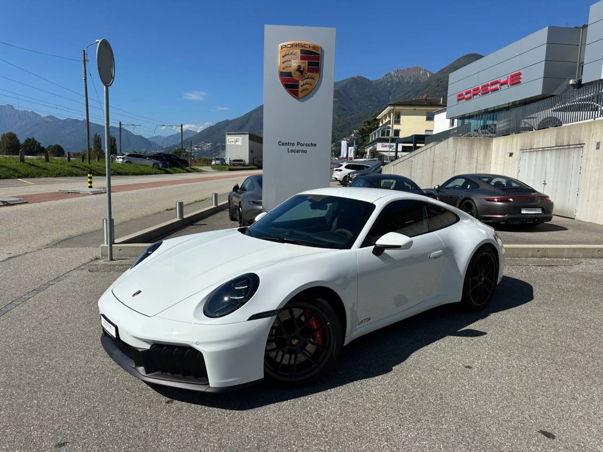 PORSCHE 911 Carrera GTS