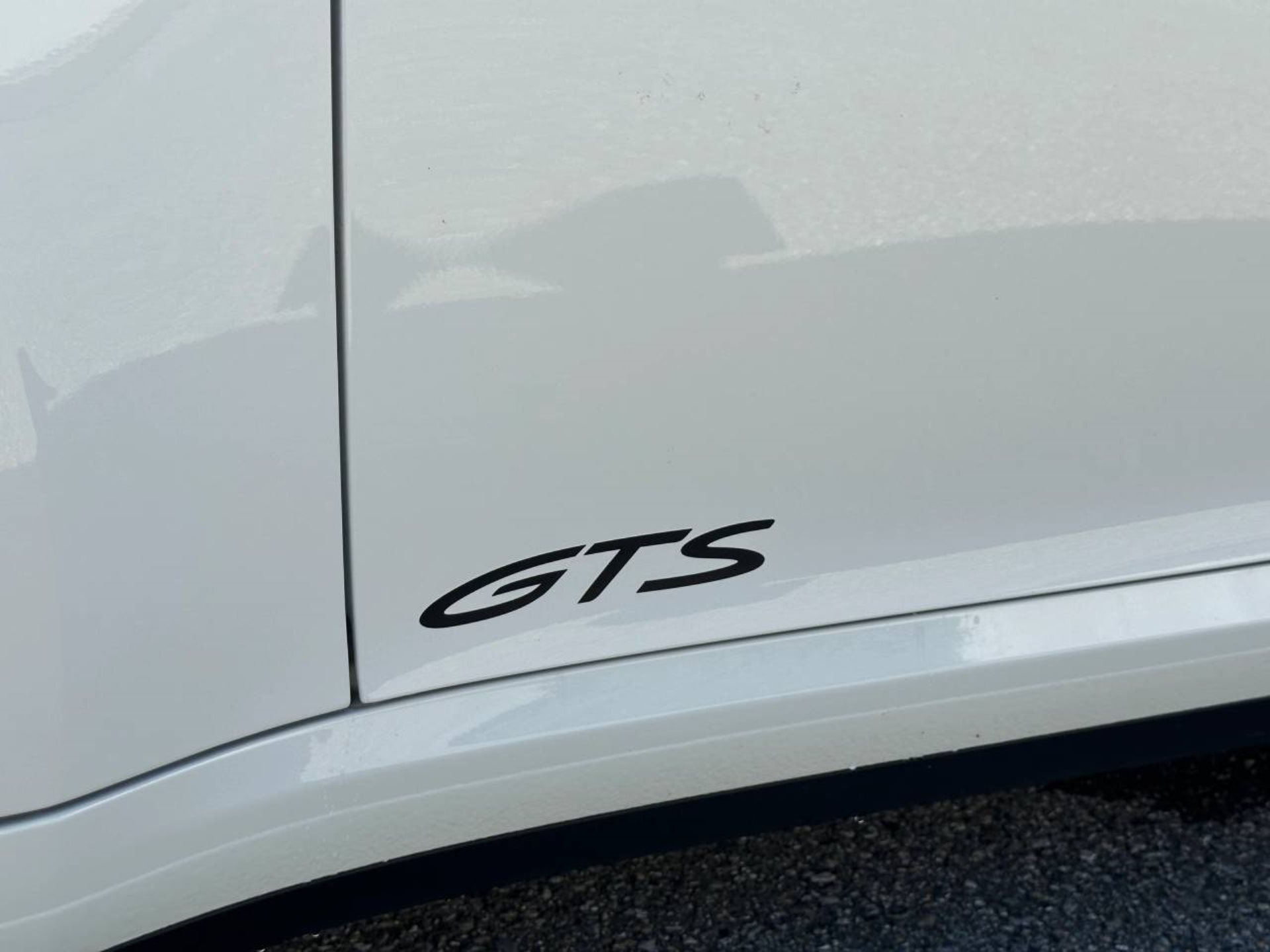PORSCHE 911 Carrera GTS-image-27