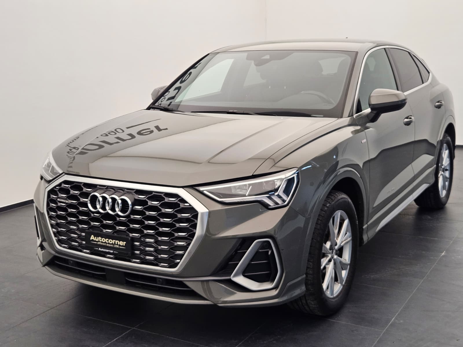AUDI Q3 Sportback 45 TFSI S line quattro S-tronic-image-2