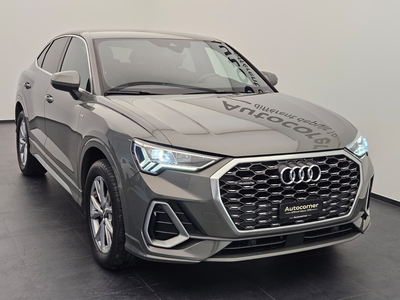 AUDI Q3 Sportback 45 TFSI S line quattro S-tronic-image-4