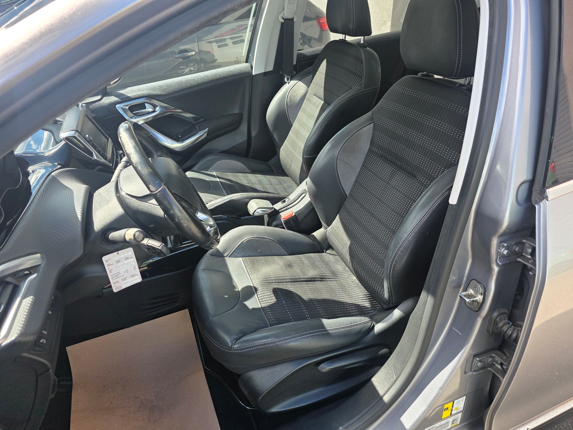 PEUGEOT 2008 1.6 VTI Active Automatic-image-9