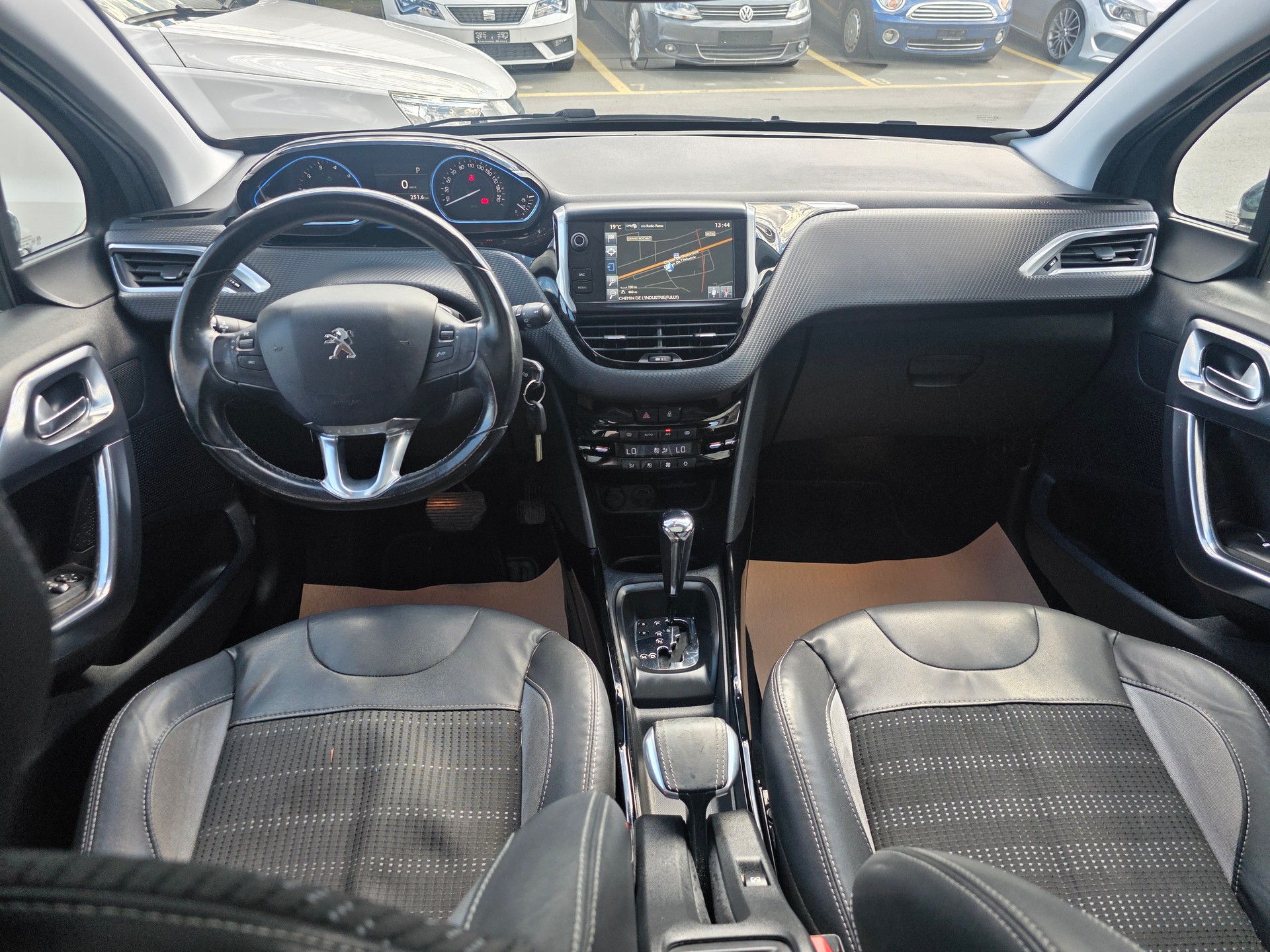 PEUGEOT 2008 1.6 VTI Active Automatic-image-6
