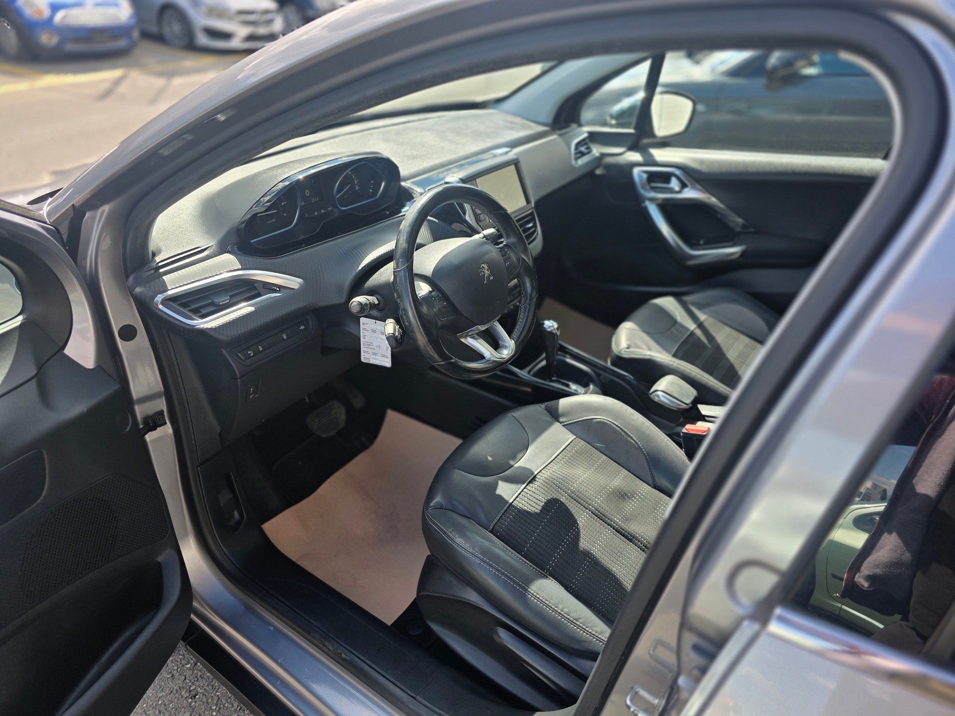 PEUGEOT 2008 1.6 VTI Active Automatic-image-4
