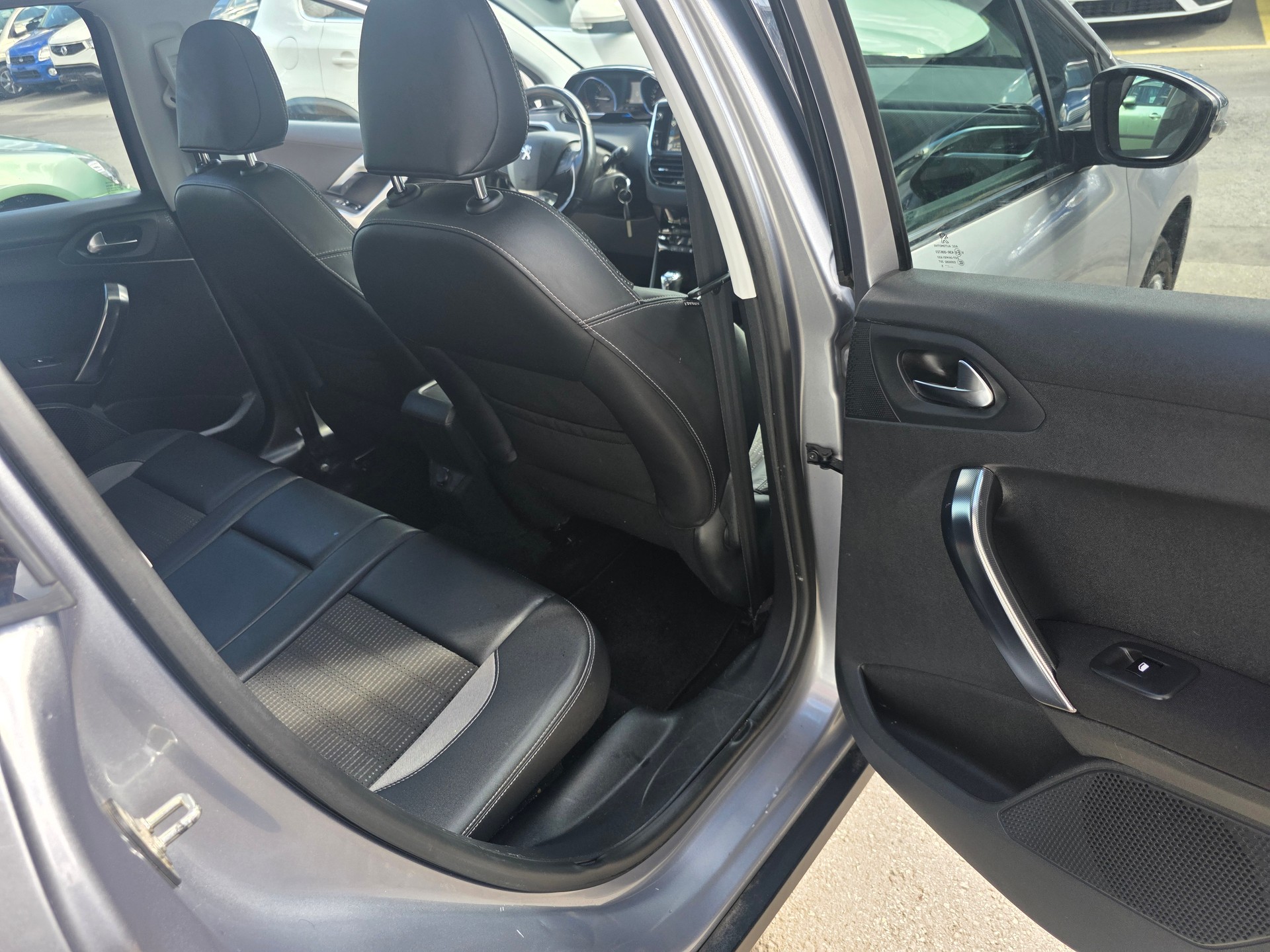 PEUGEOT 2008 1.6 VTI Active Automatic-image-11