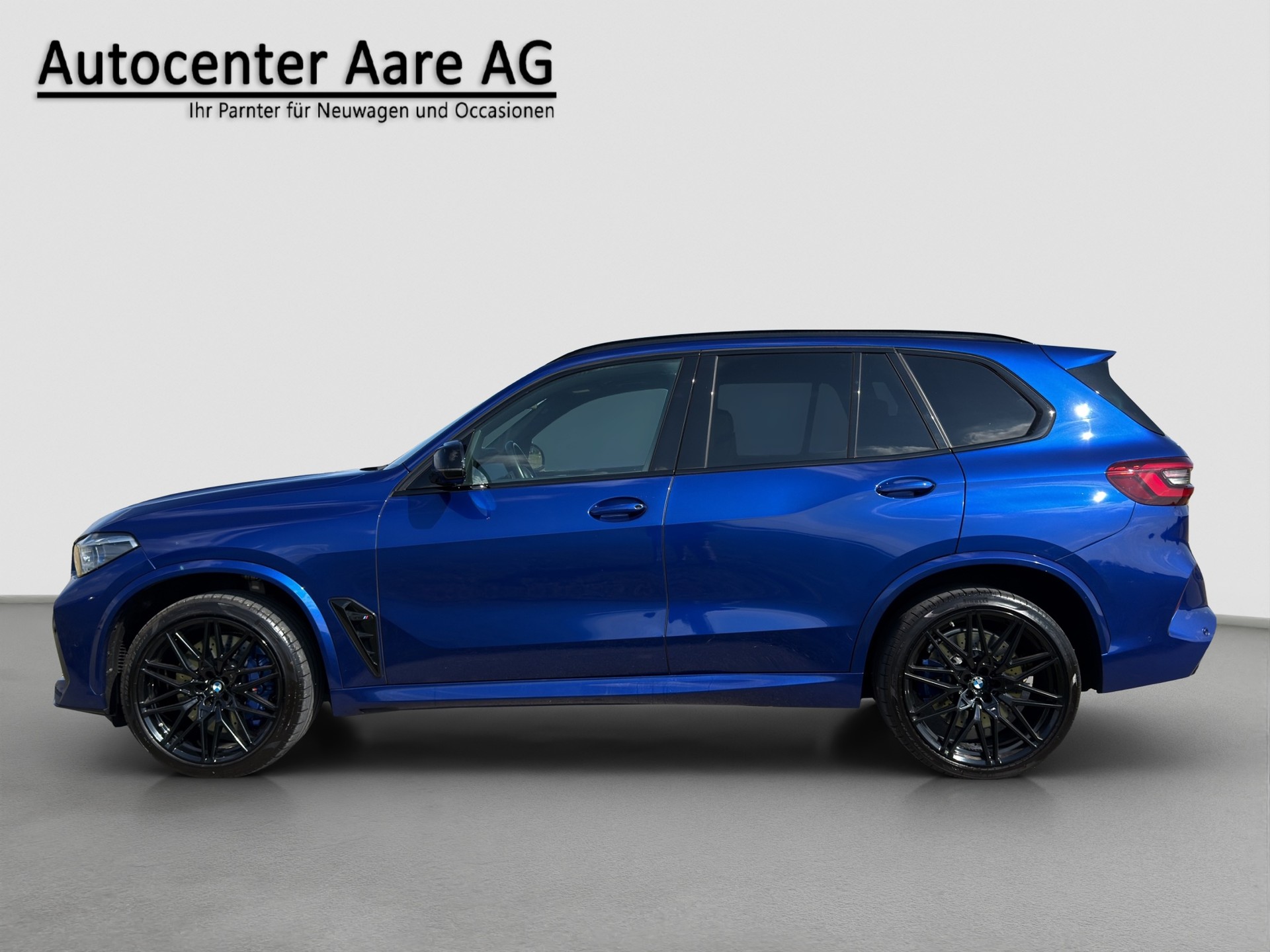 BMW X5M Competition Steptronic Competition MARINA BAY BLAU METALLIC-showroom-element-3