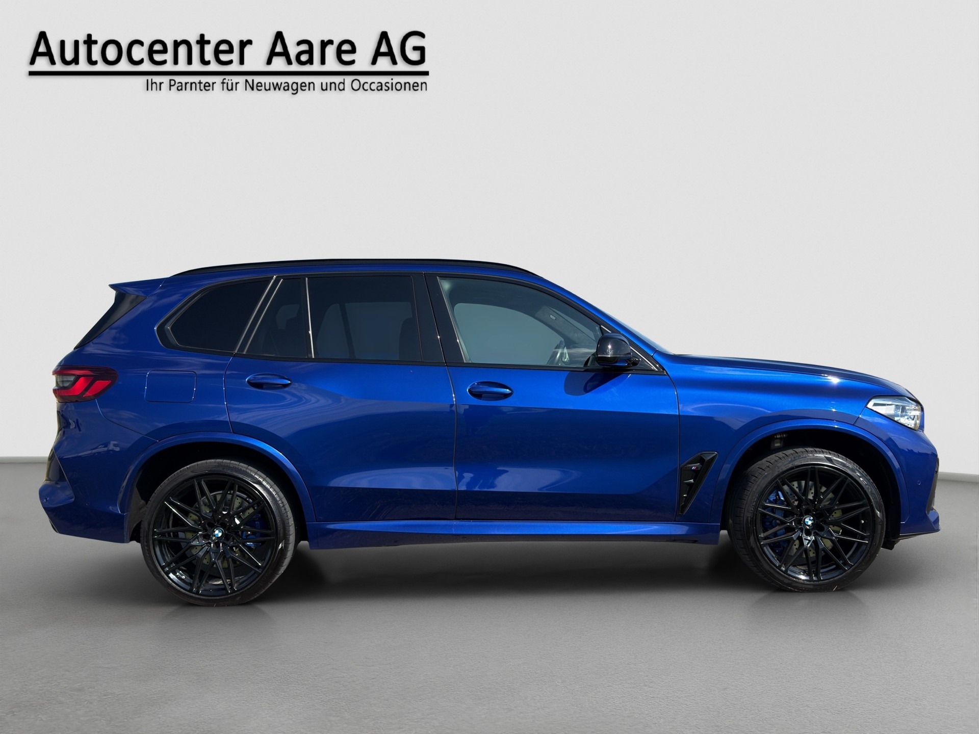 BMW X5M Competition Steptronic Competition MARINA BAY BLAU METALLIC-image-8