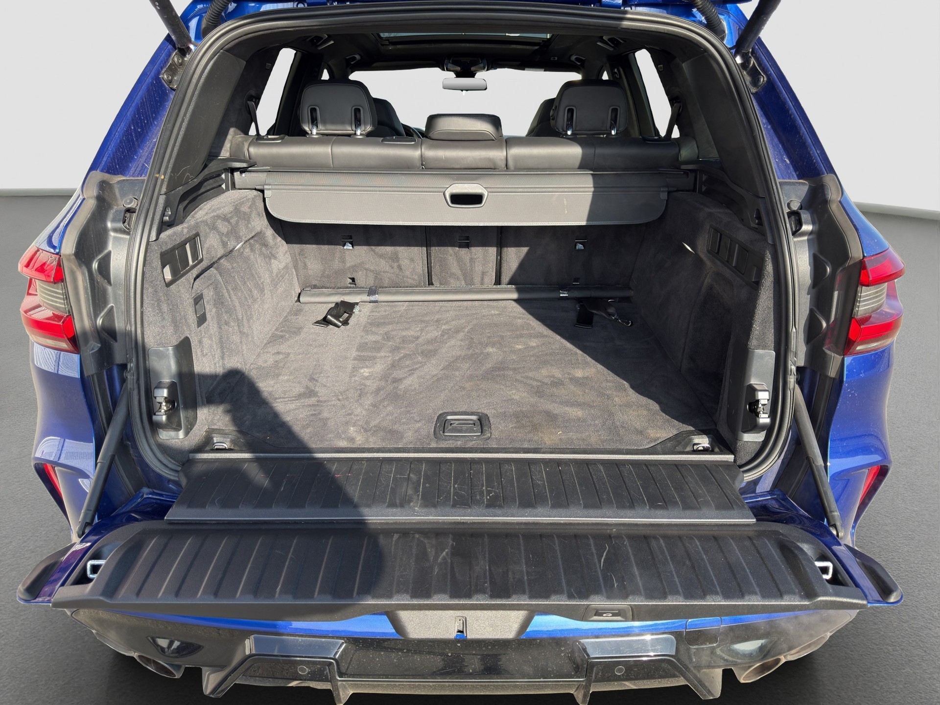BMW X5M Competition Steptronic Competition MARINA BAY BLAU METALLIC-image-19