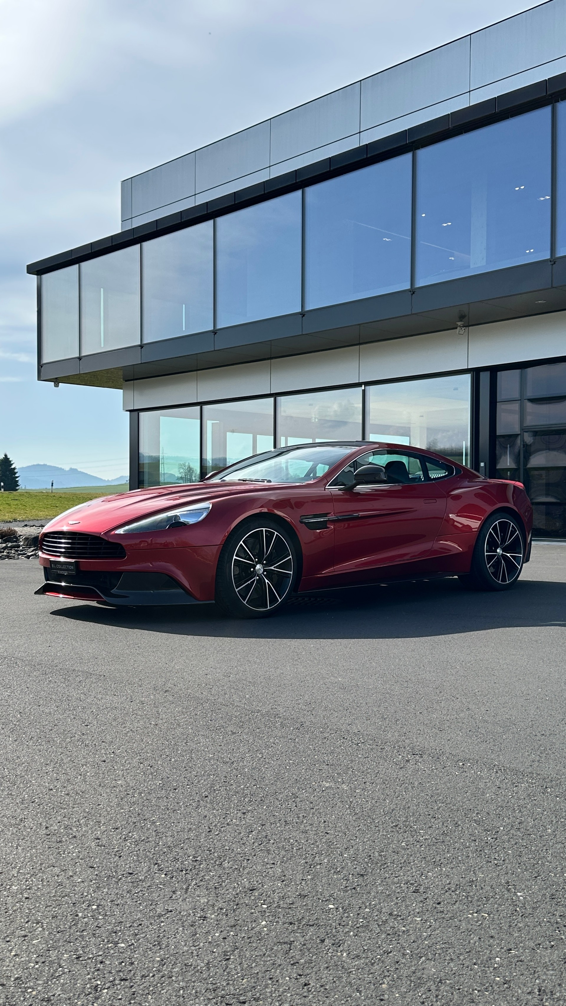 ASTON MARTIN Vanquish V12 5.9-48 Touchtronic 2-image-5