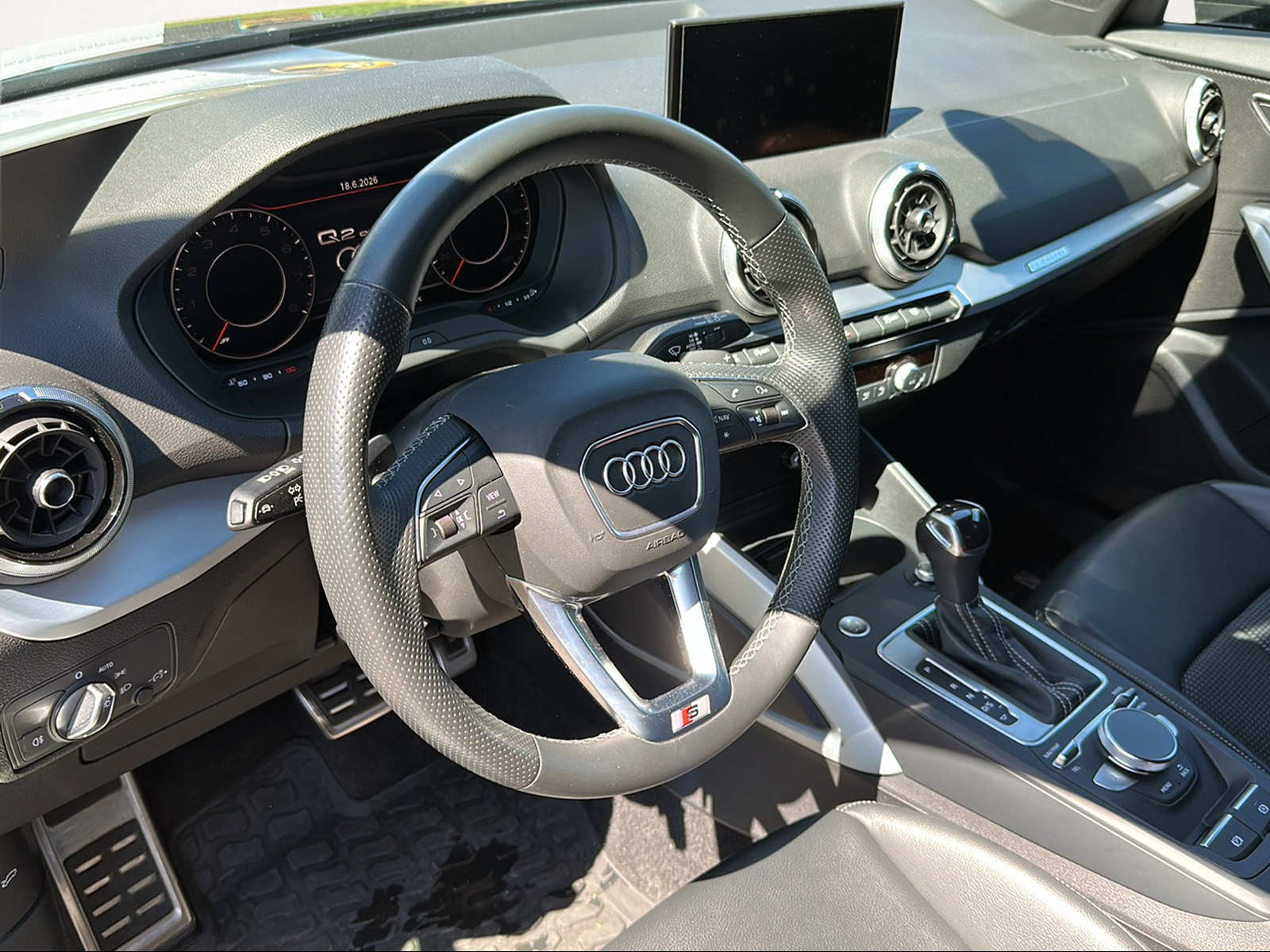 AUDI Q2 40 TFSI S line Attraction quattro S-tronic-image-2