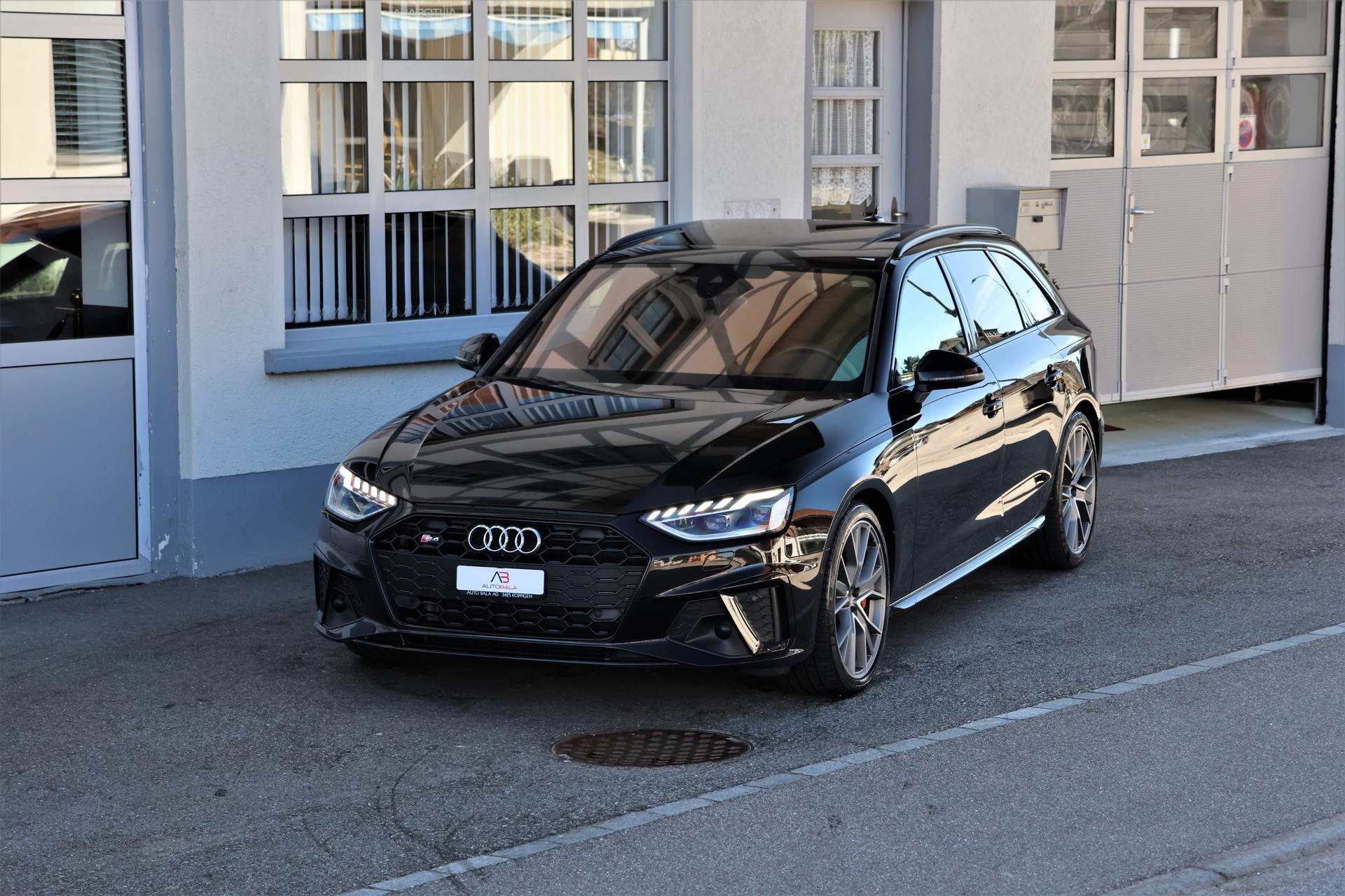 AUDI S4 Avant 3.0 TDI quattro tiptronic (CH) + 1.9T AHK-image-0