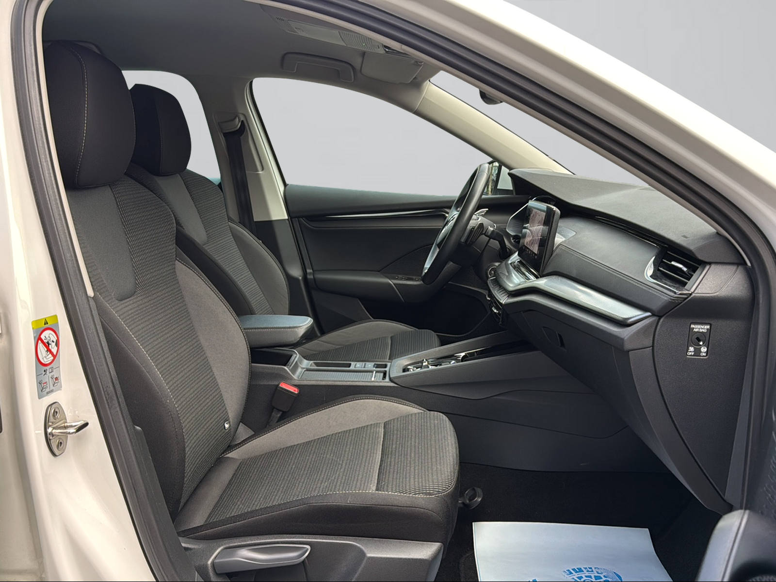 SKODA Octavia Combi 2.0 TDI DSG Ambition-image-11