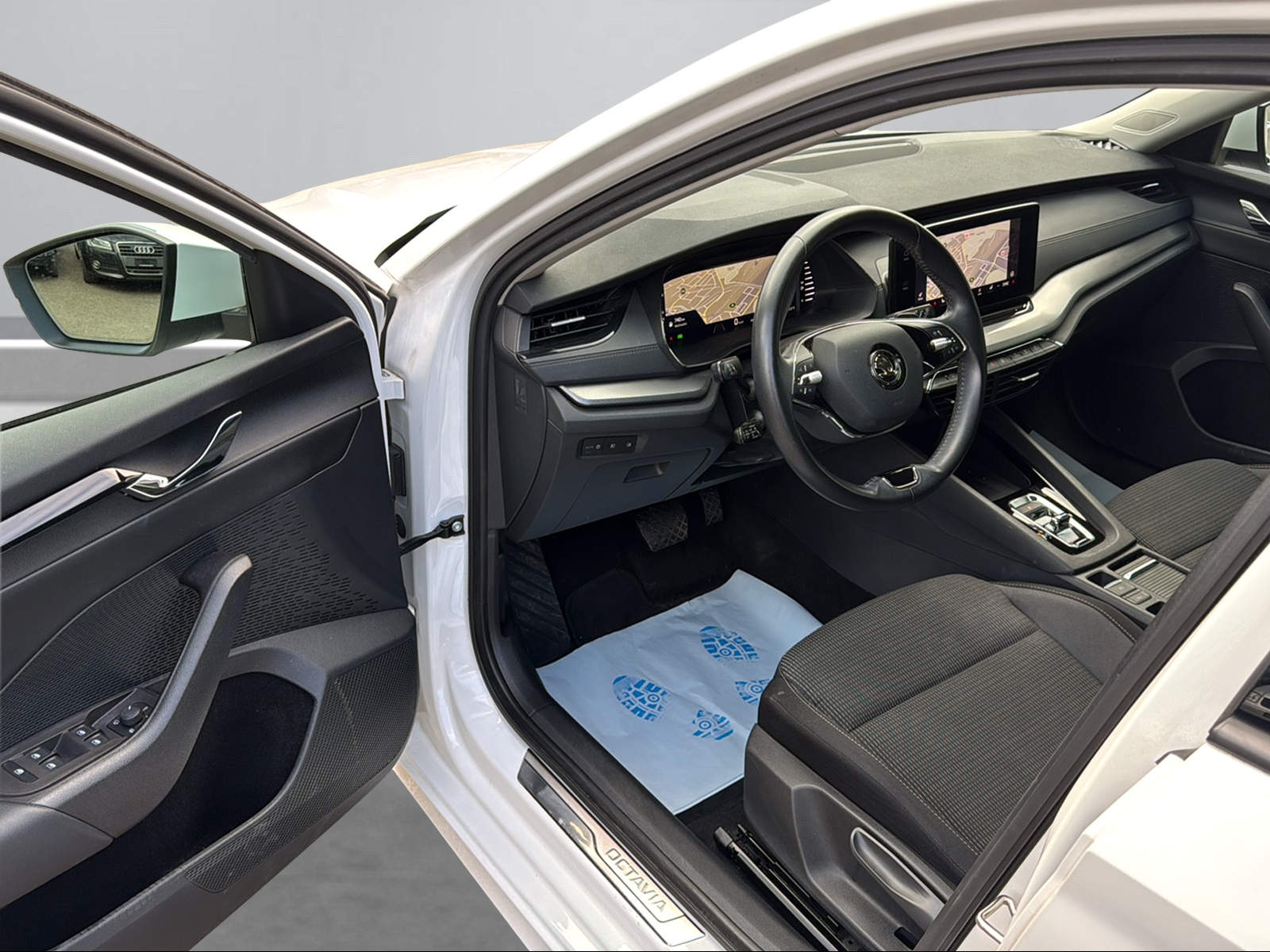 SKODA Octavia Combi 2.0 TDI DSG Ambition-image-10