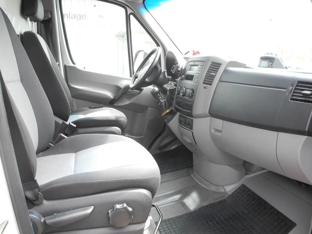 VW Crafter 50 2.0 BiTDI CR ** RF-Kamera ** Klimaanlage ** Tempomat ** Frisch ab MKF & Service **-image-10