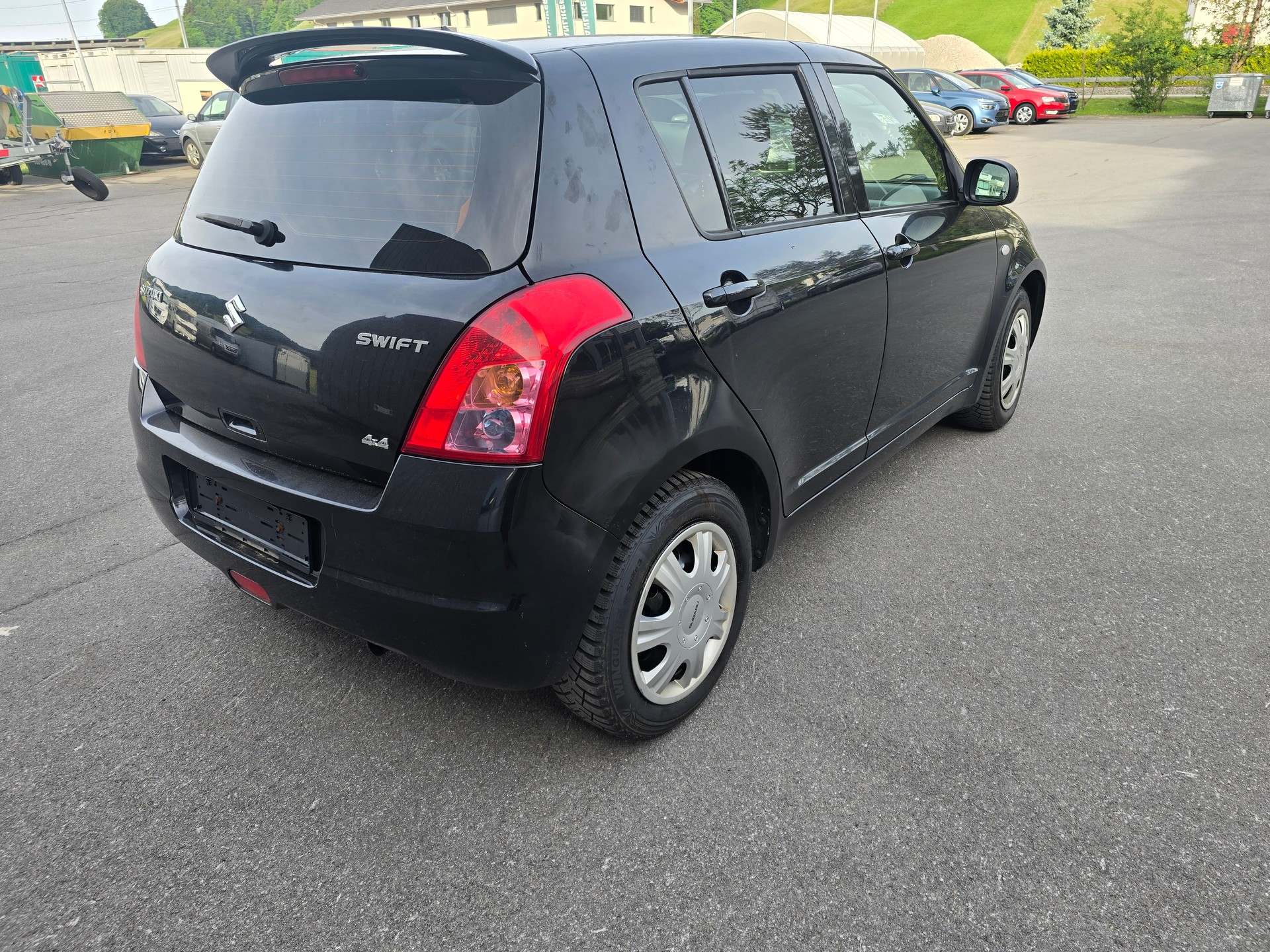 SUZUKI Swift 1.3i 16V GL Top Piz Sulai LE 4x4-image-5