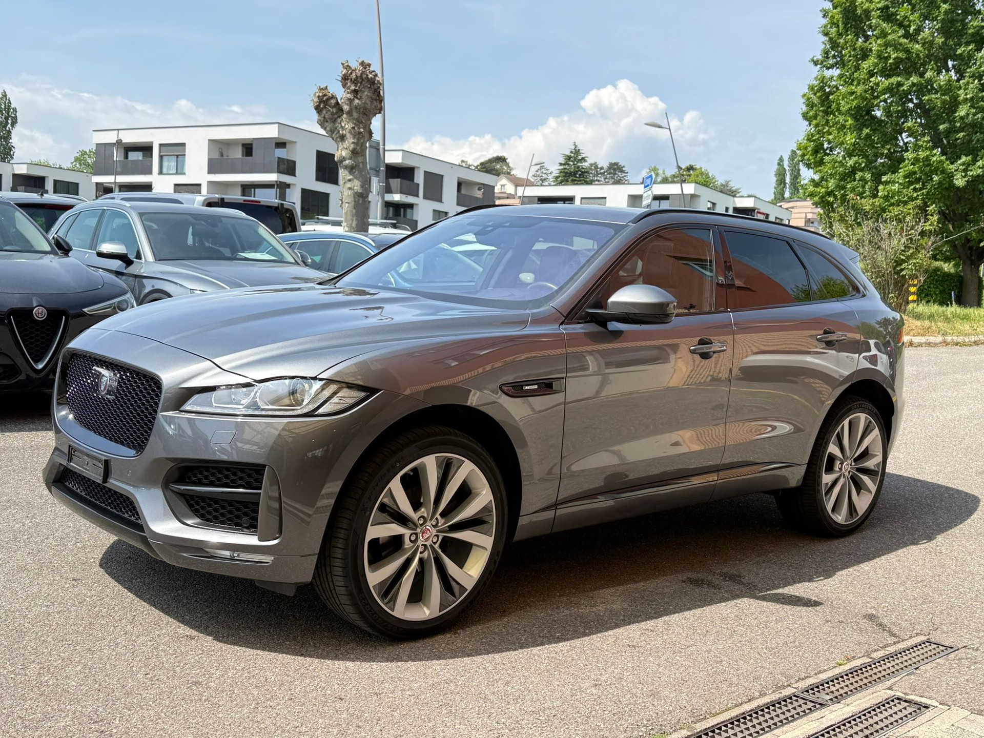 JAGUAR F-Pace 25d RSport Line AWD Automatique-image-1