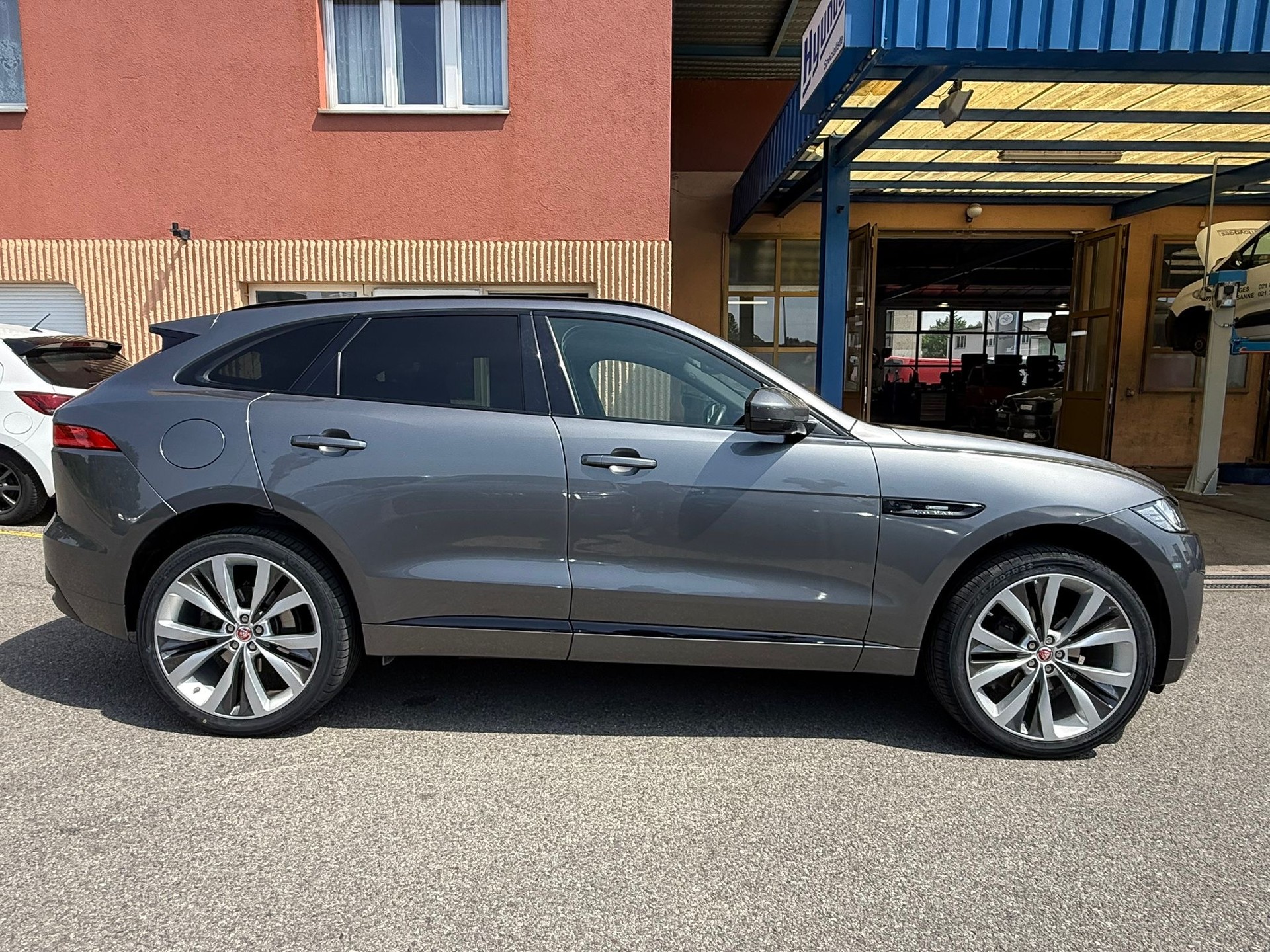 JAGUAR F-Pace 25d RSport Line AWD Automatique-image-5