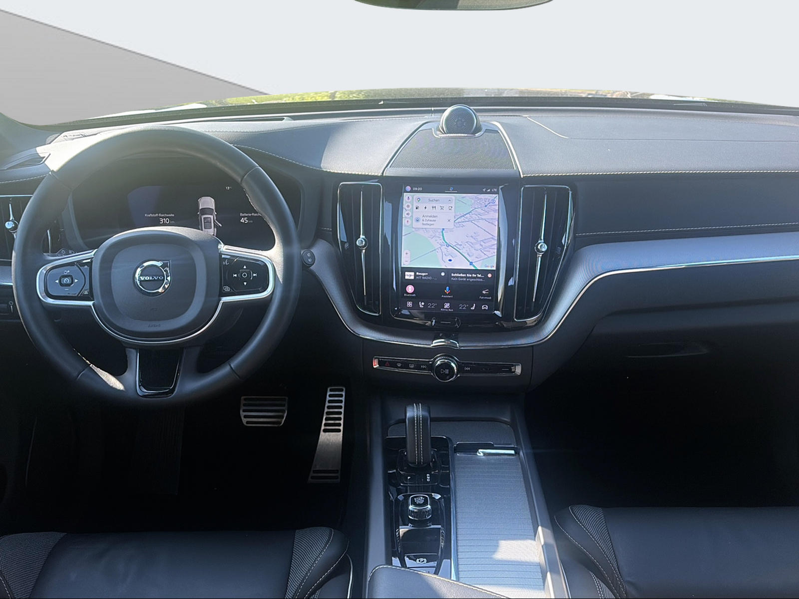 VOLVO XC60 2.0 T8 TE R-Design eAWD-image-11